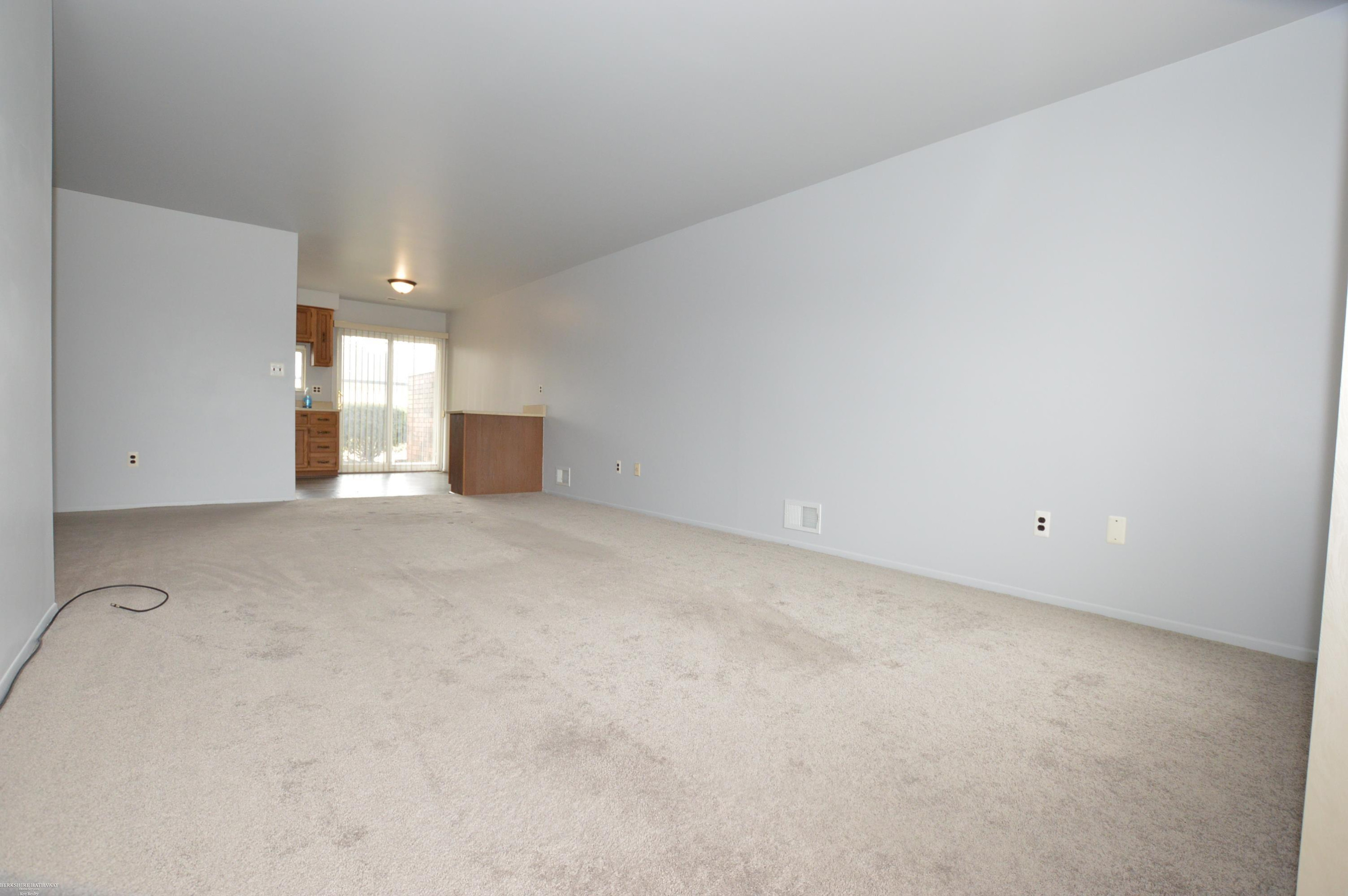 32610 Valley Dr Drive, 134, Warren, MI 48093 — Photo 7