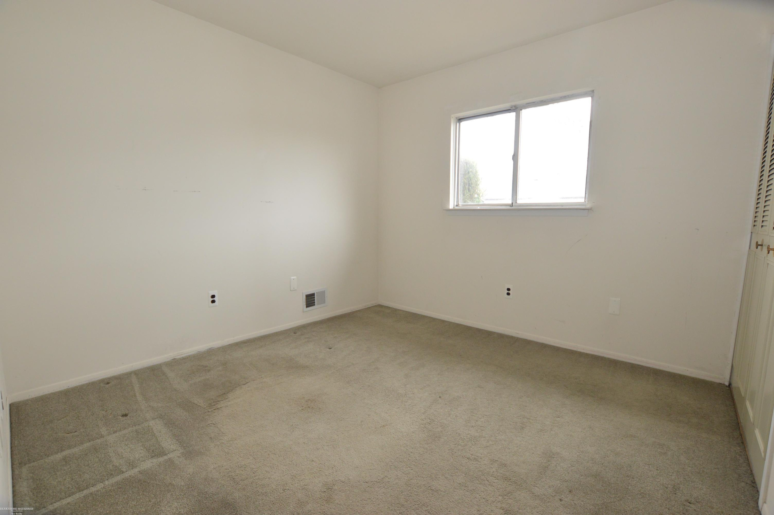 32610 Valley Dr Drive, 134, Warren, MI 48093 — Photo 14