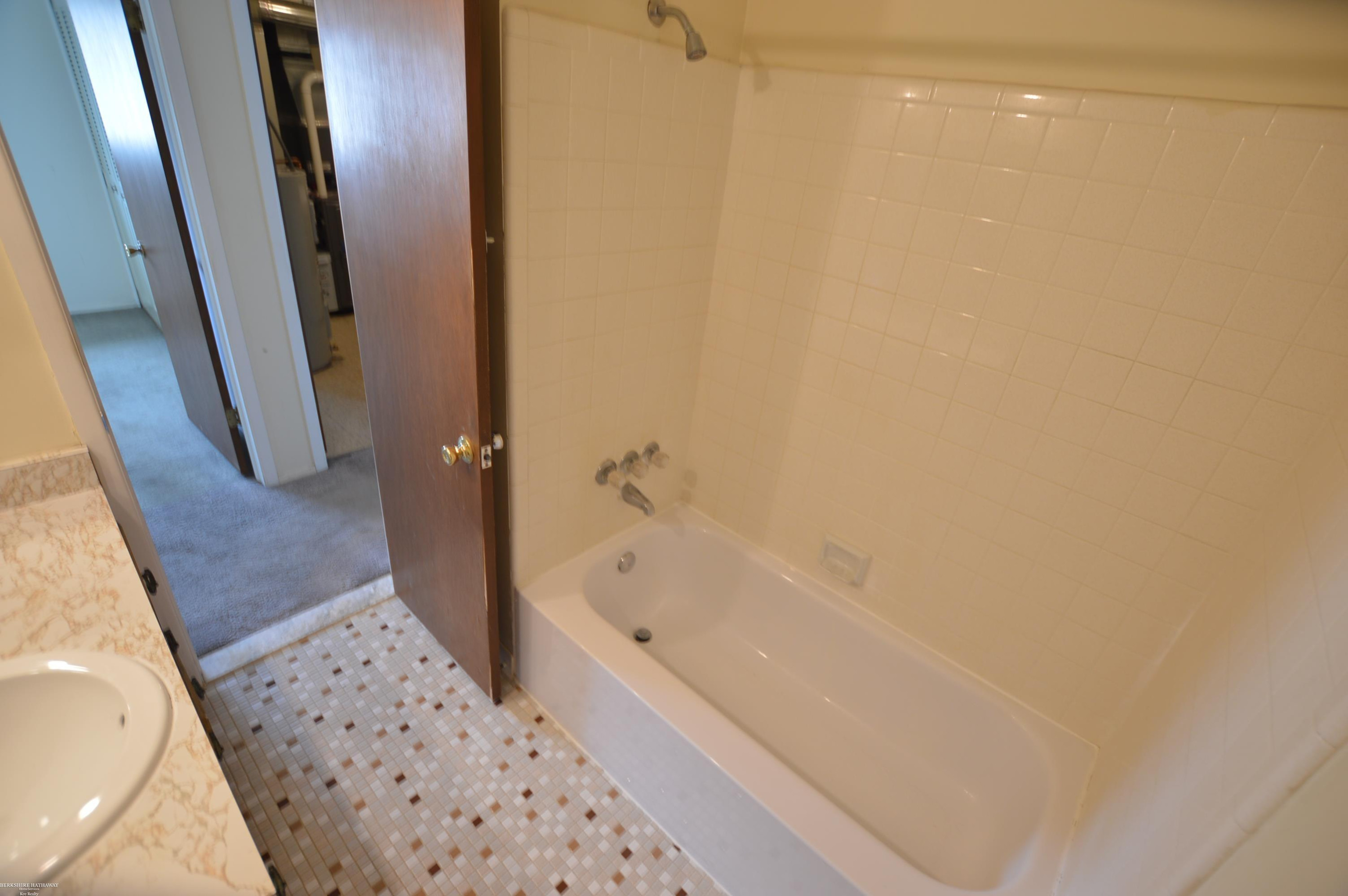 32610 Valley Dr Drive, 134, Warren, MI 48093 — Photo 17