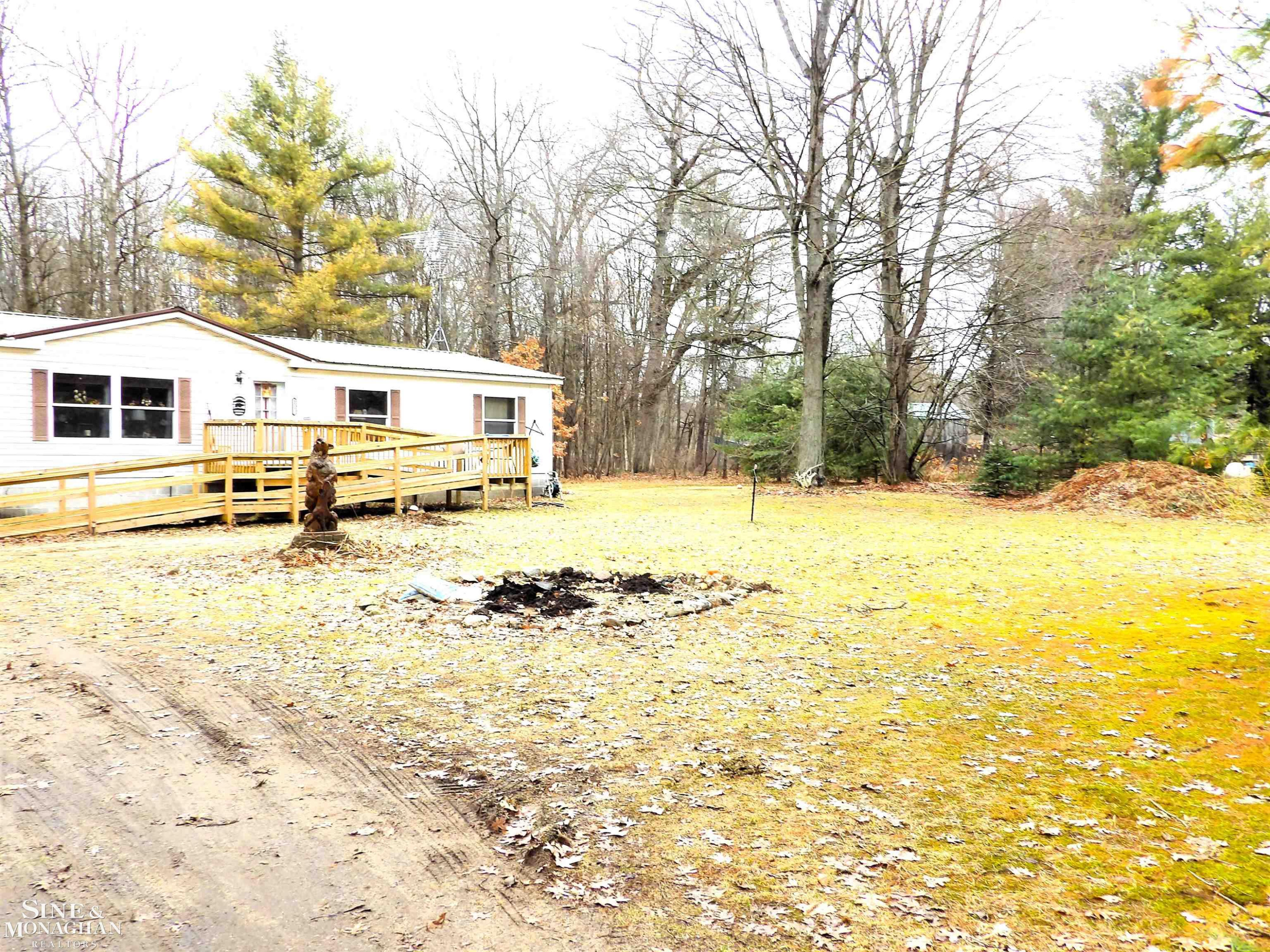 2051 W Parklane Road, White Cloud, MI 49349 — Photo 2