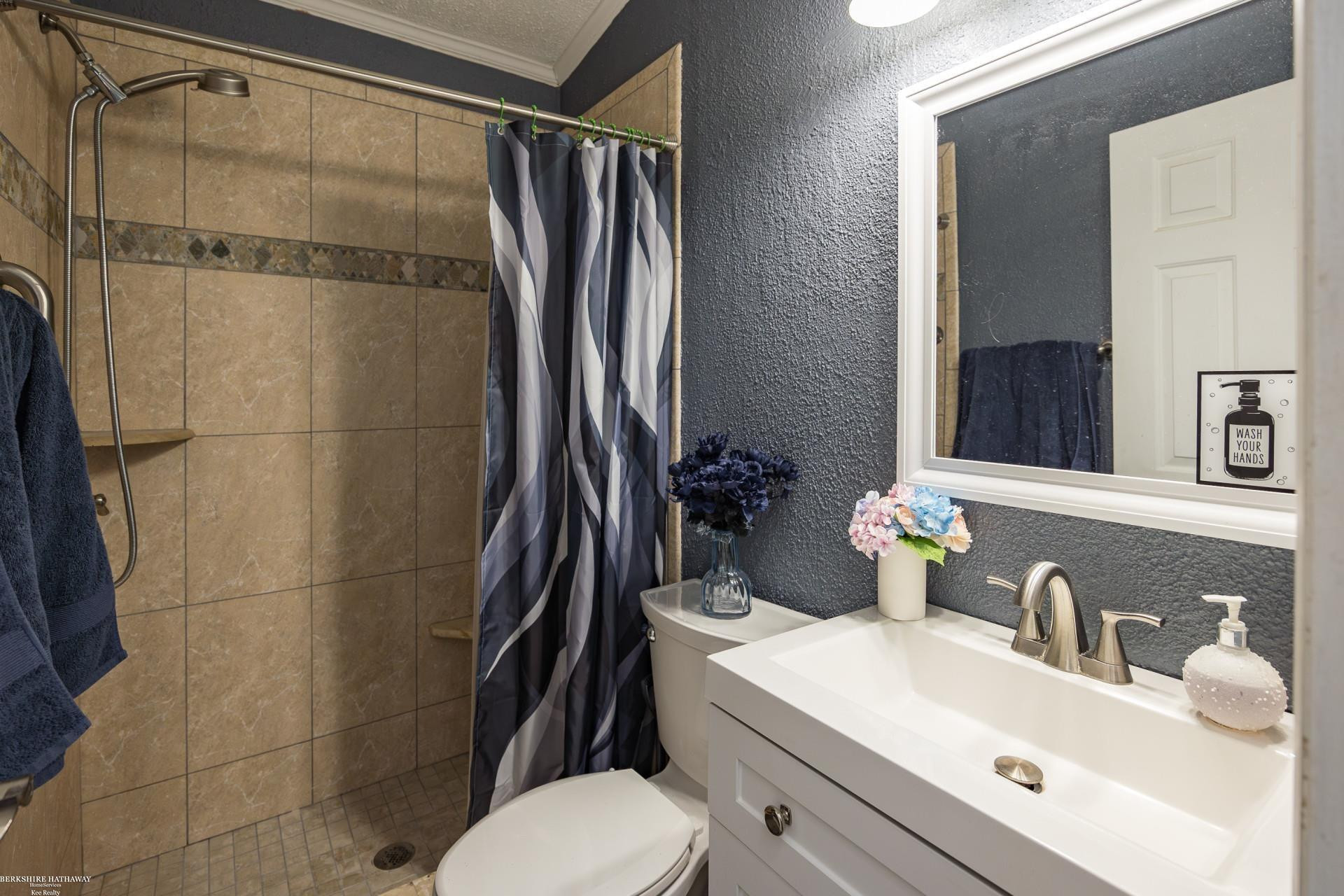 48585 Lakeview East Street, Shelby Twp, MI 48317 — Photo 12