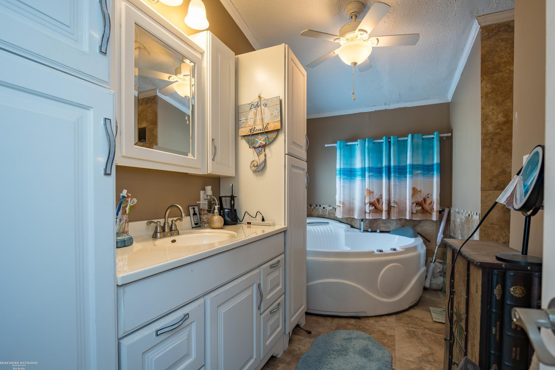 48585 Lakeview East Street, Shelby Twp, MI 48317 — Photo 14