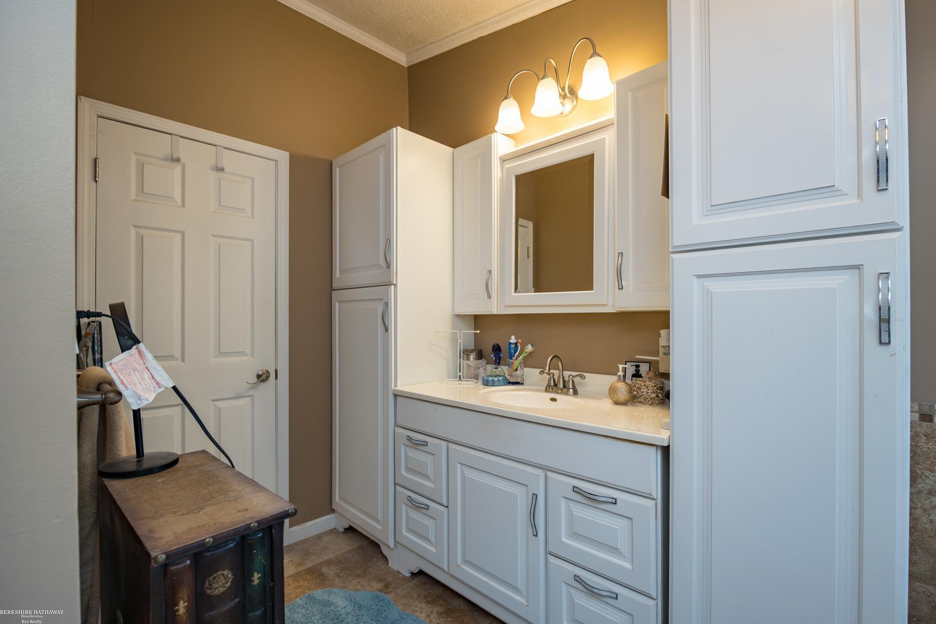 48585 Lakeview East Street, Shelby Twp, MI 48317 — Photo 16