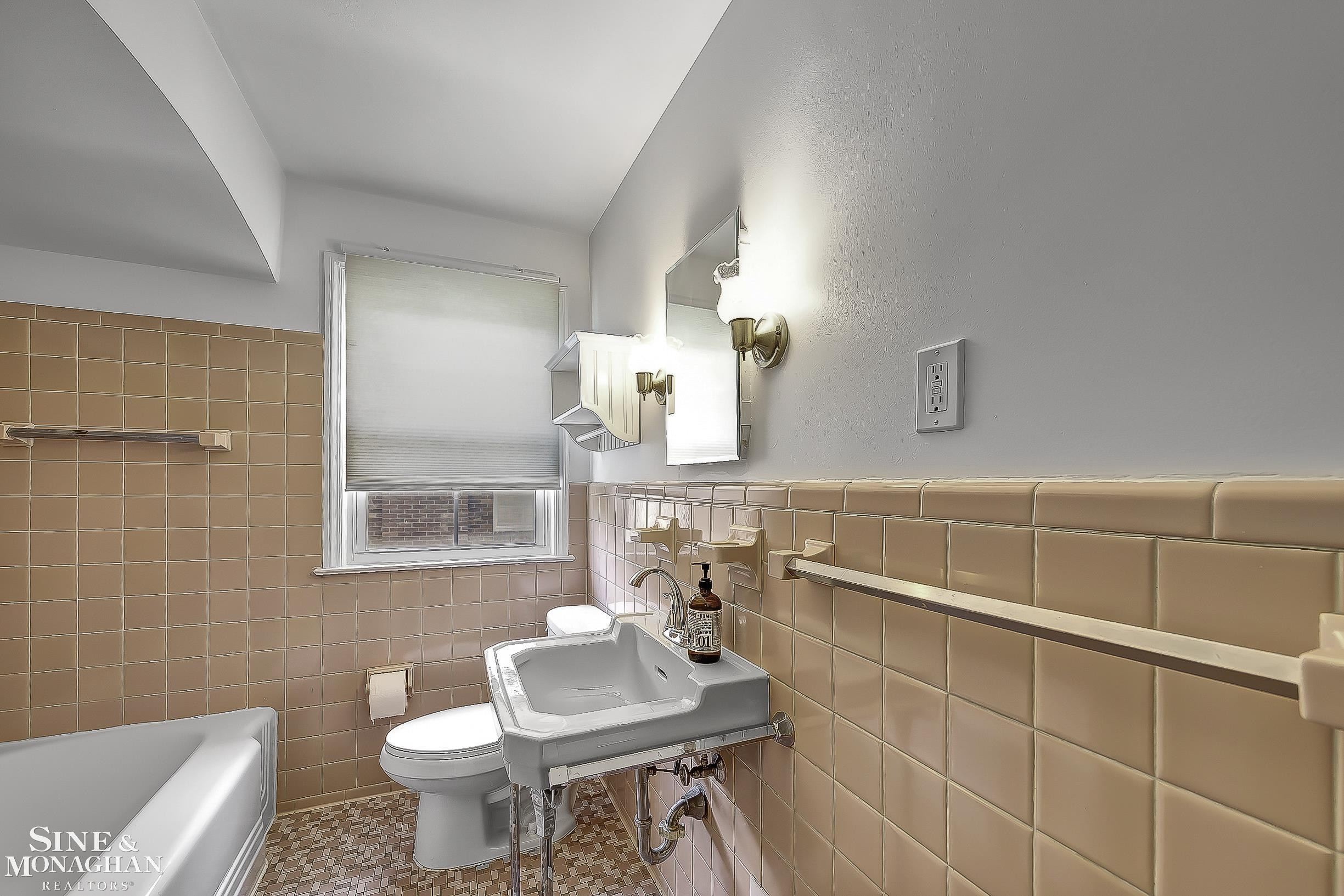 814 Harcourt Road, Grosse Pointe Park, MI 48230 — Photo 14