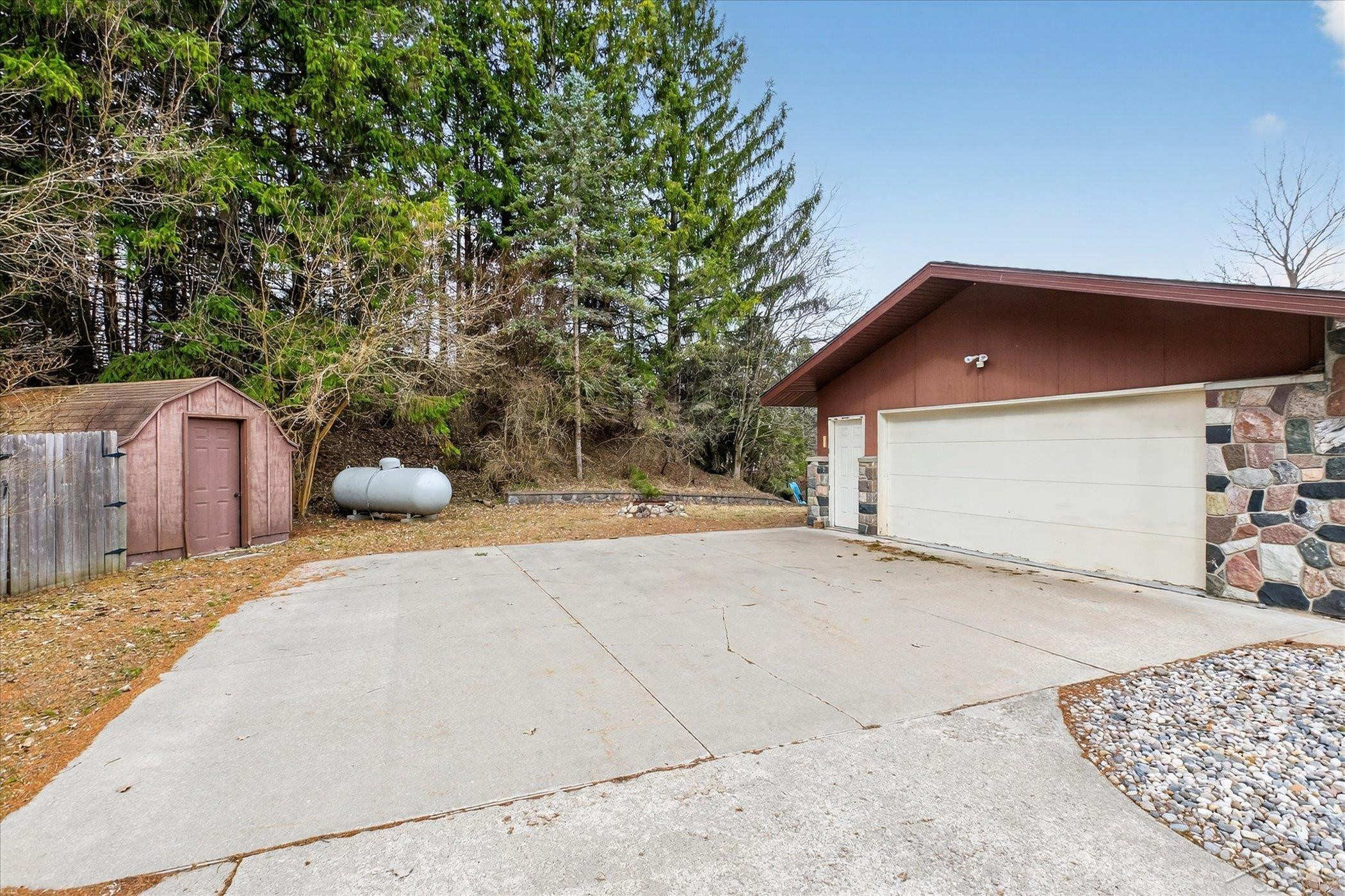 4403 N Raucholz Road, Hemlock, MI 48626 — Photo 52