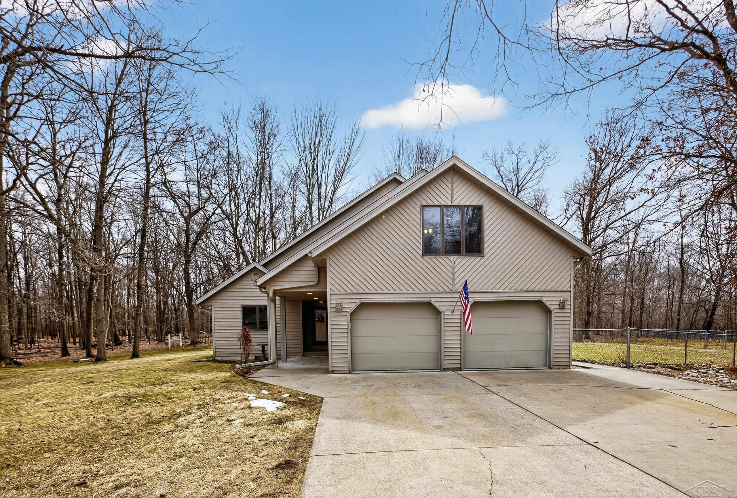 1636 E Siebert Road, Midland, MI 48642 — front exterior
