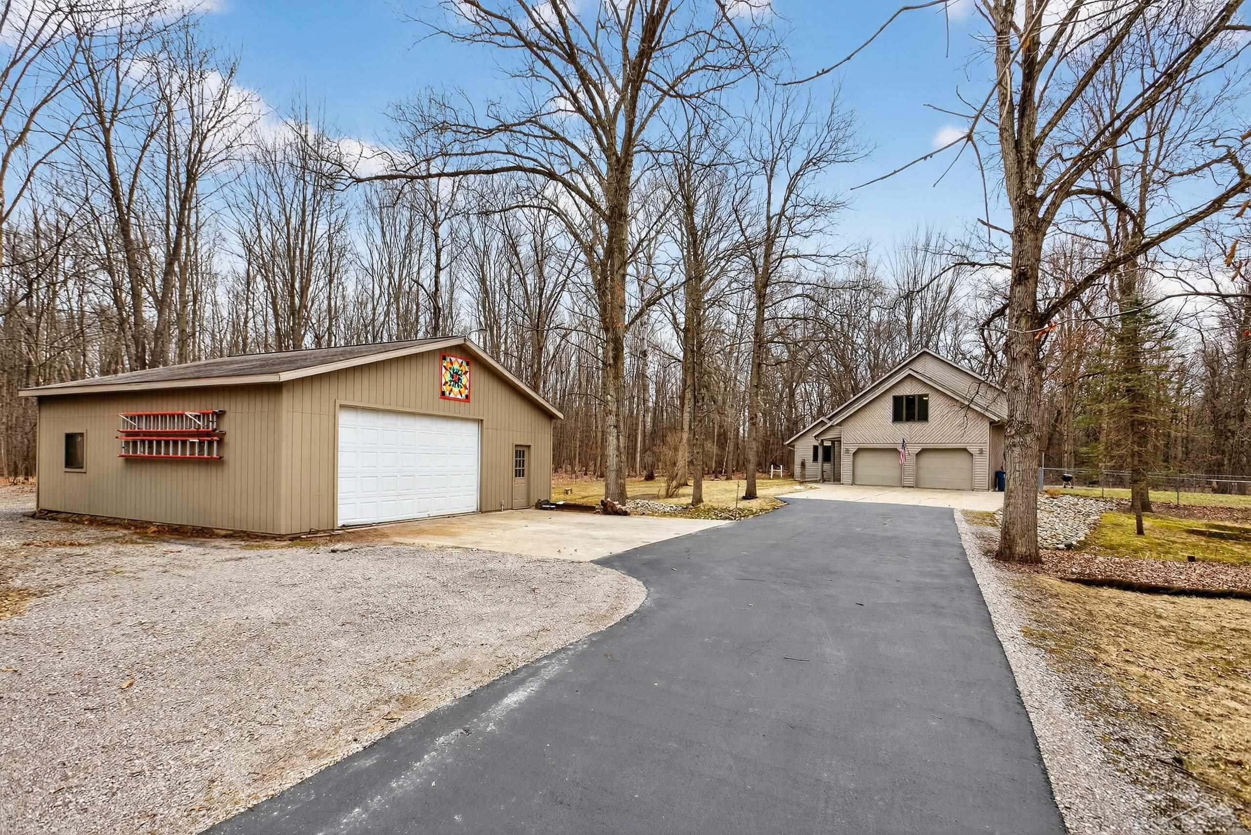 1636 E Siebert Road, Midland, MI 48642 — Photo 2