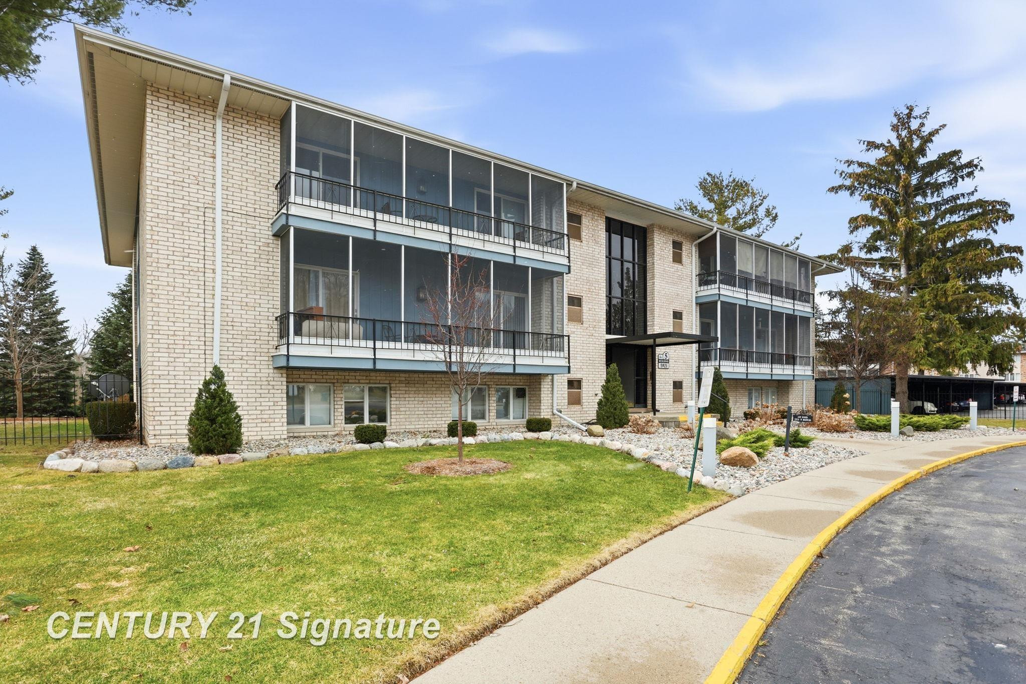 5921 W Michigan Avenue, B-1, Saginaw, MI 48638 — front exterior