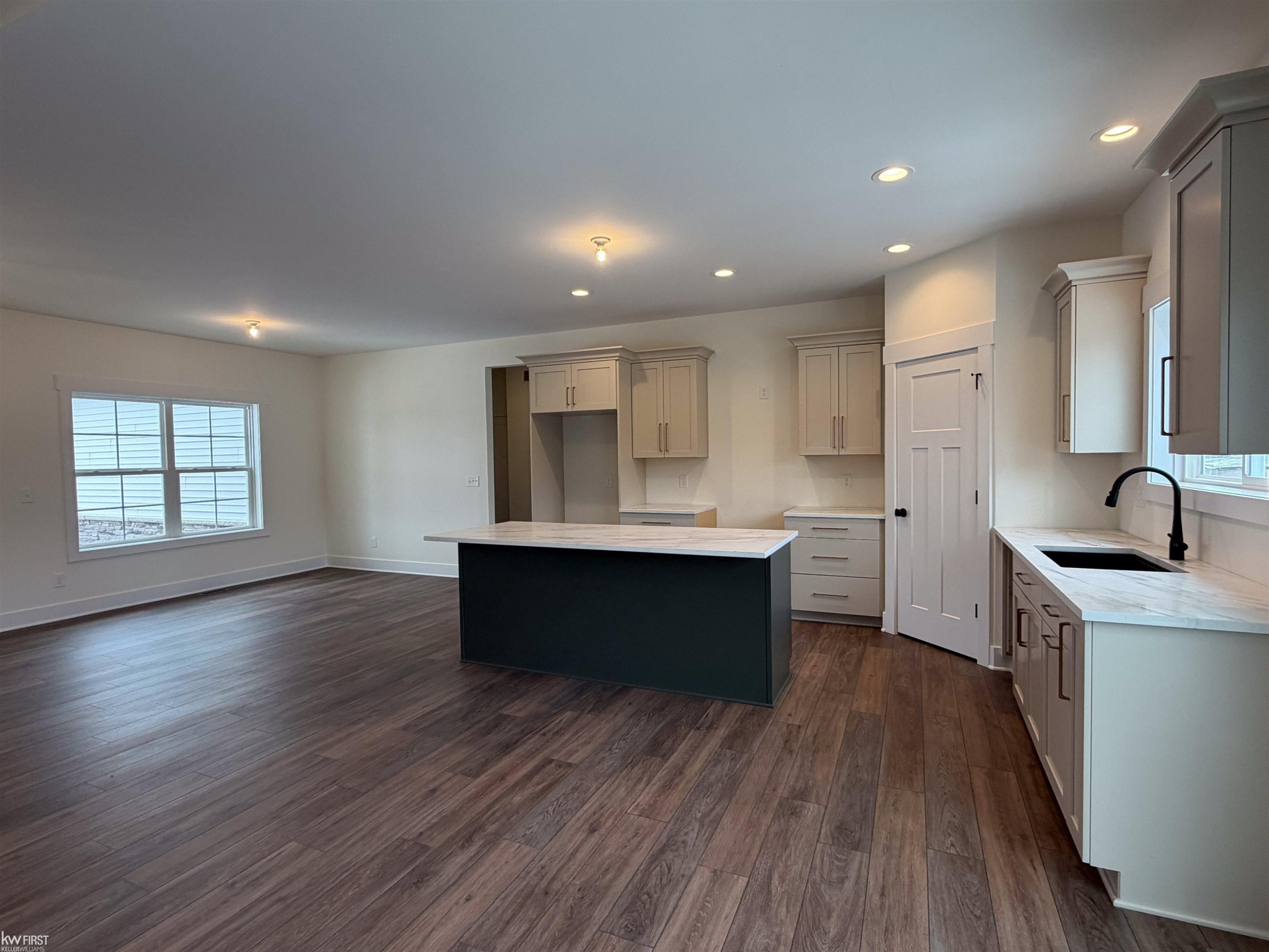 48 Loretta Lane, 48, South Lyon, MI 48178 — Photo 12