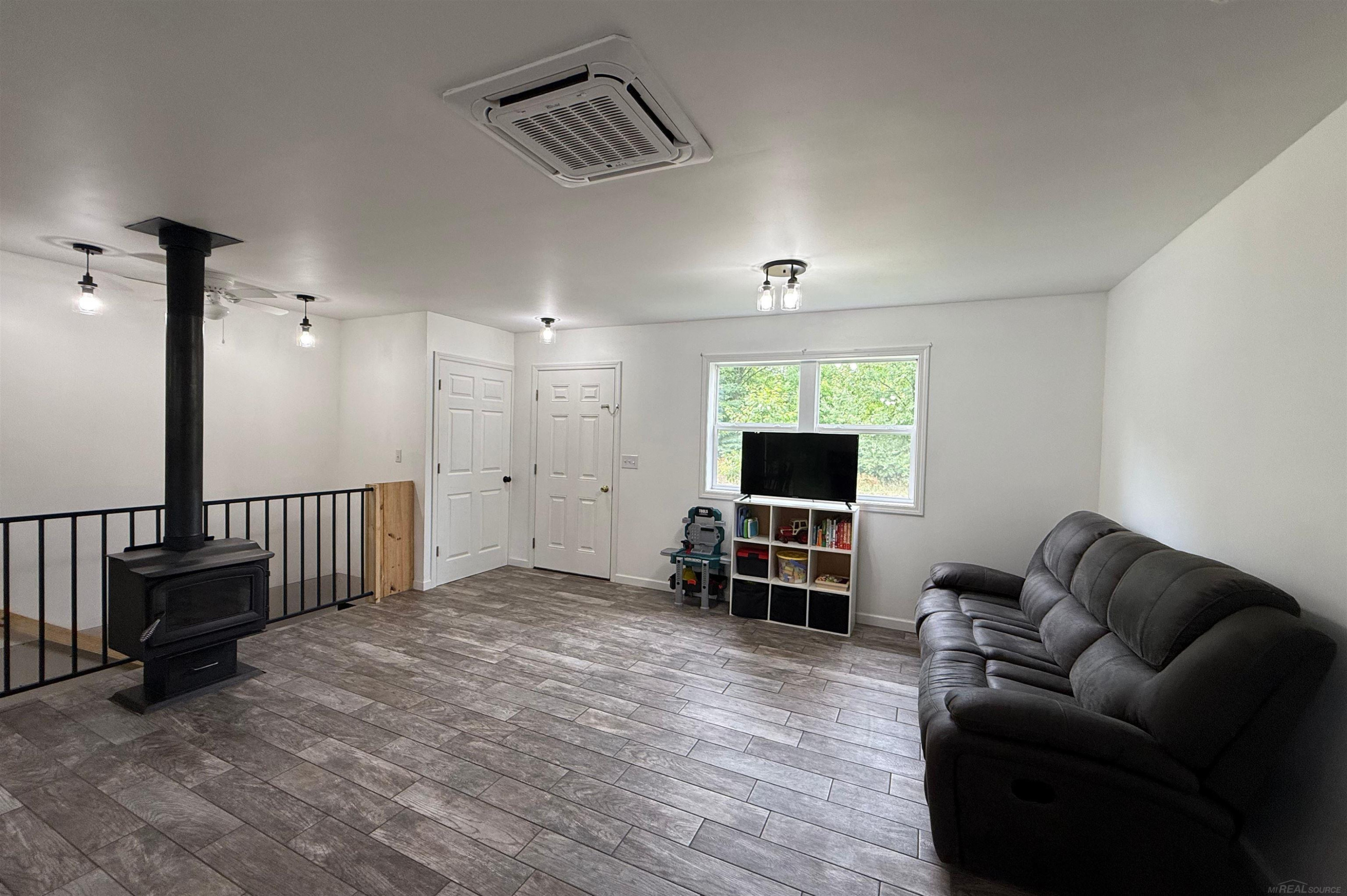 8659 Wood View Drive, MI 48632 — Photo 3
