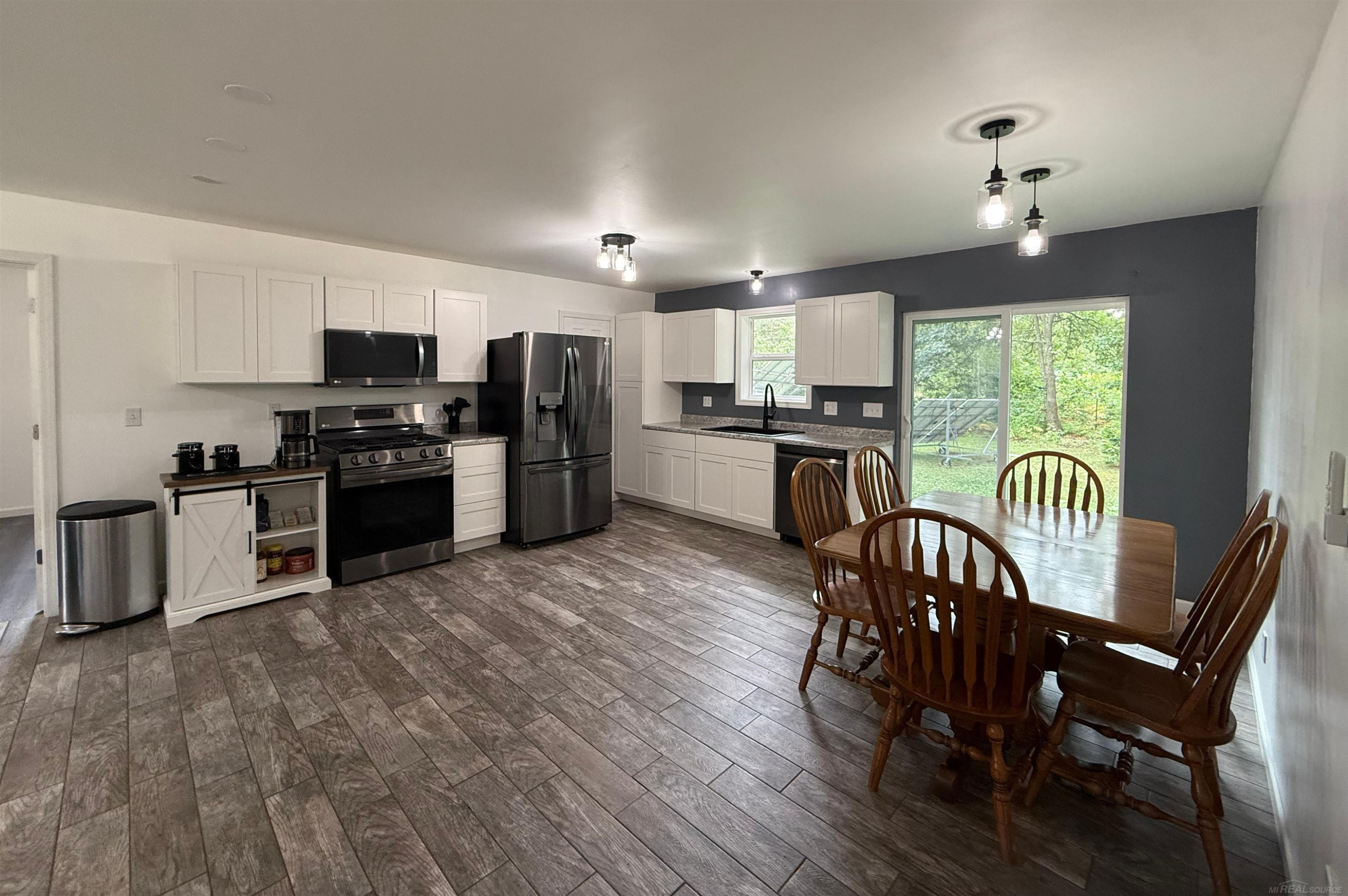 8659 Wood View Drive, MI 48632 — Photo 5