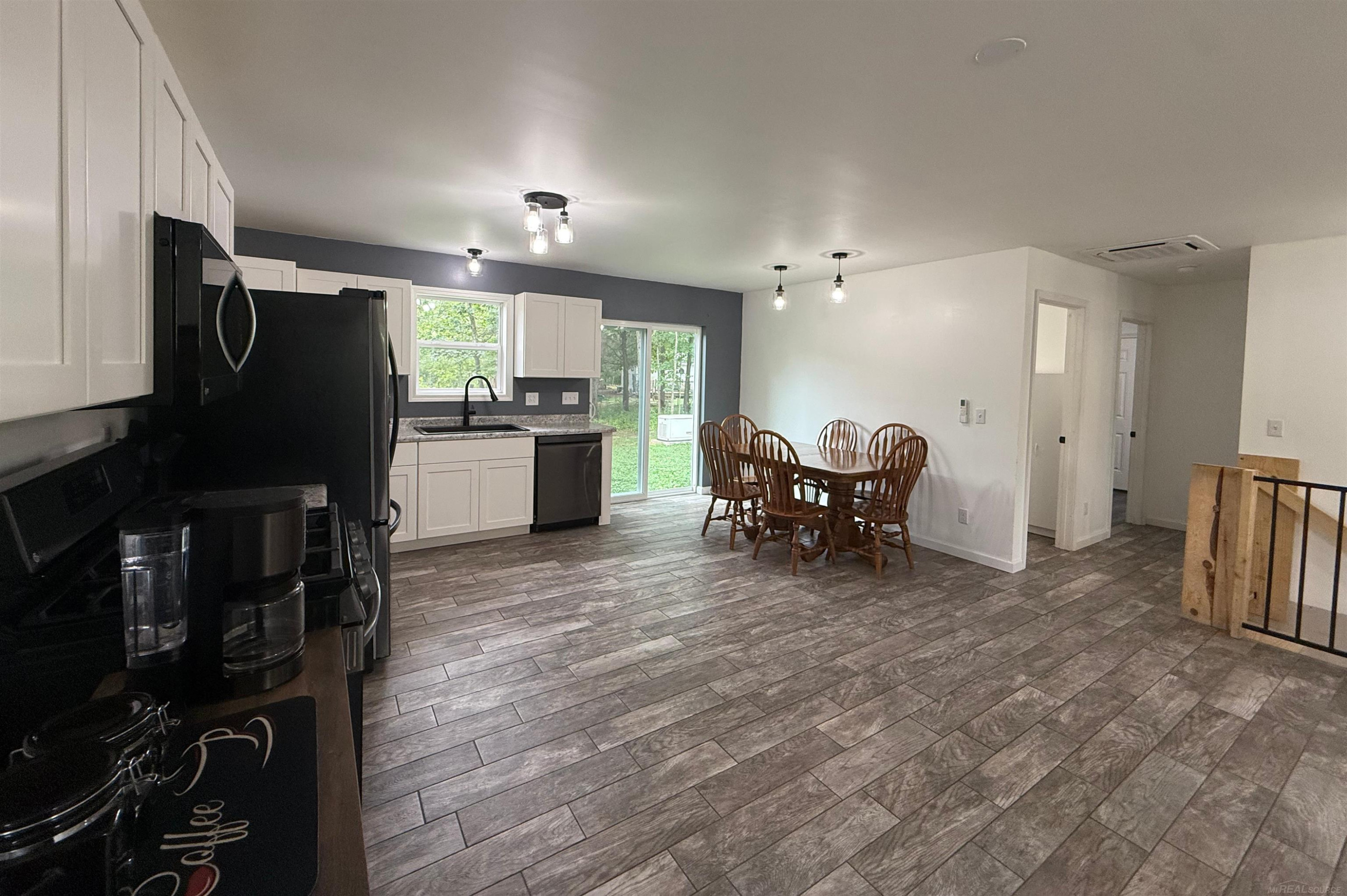 8659 Wood View Drive, MI 48632 — Photo 6