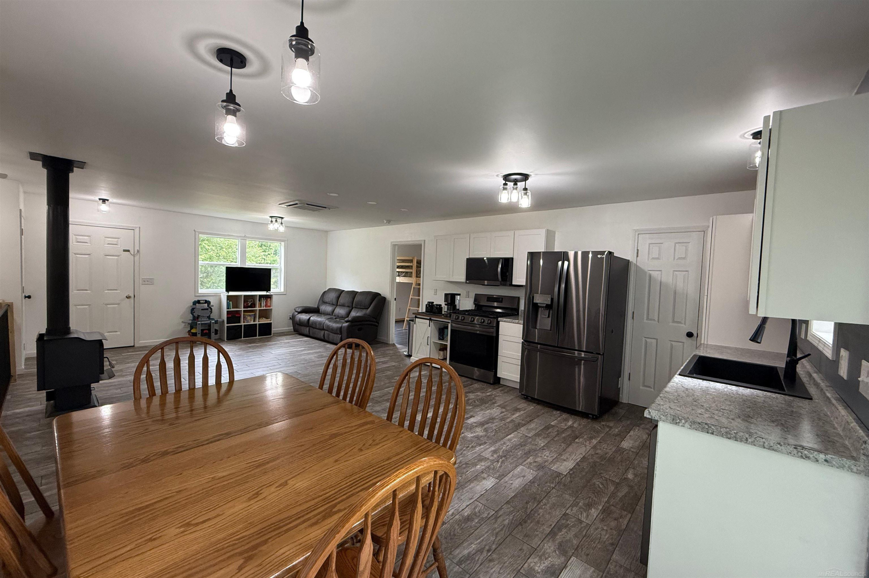 8659 Wood View Drive, MI 48632 — Photo 7