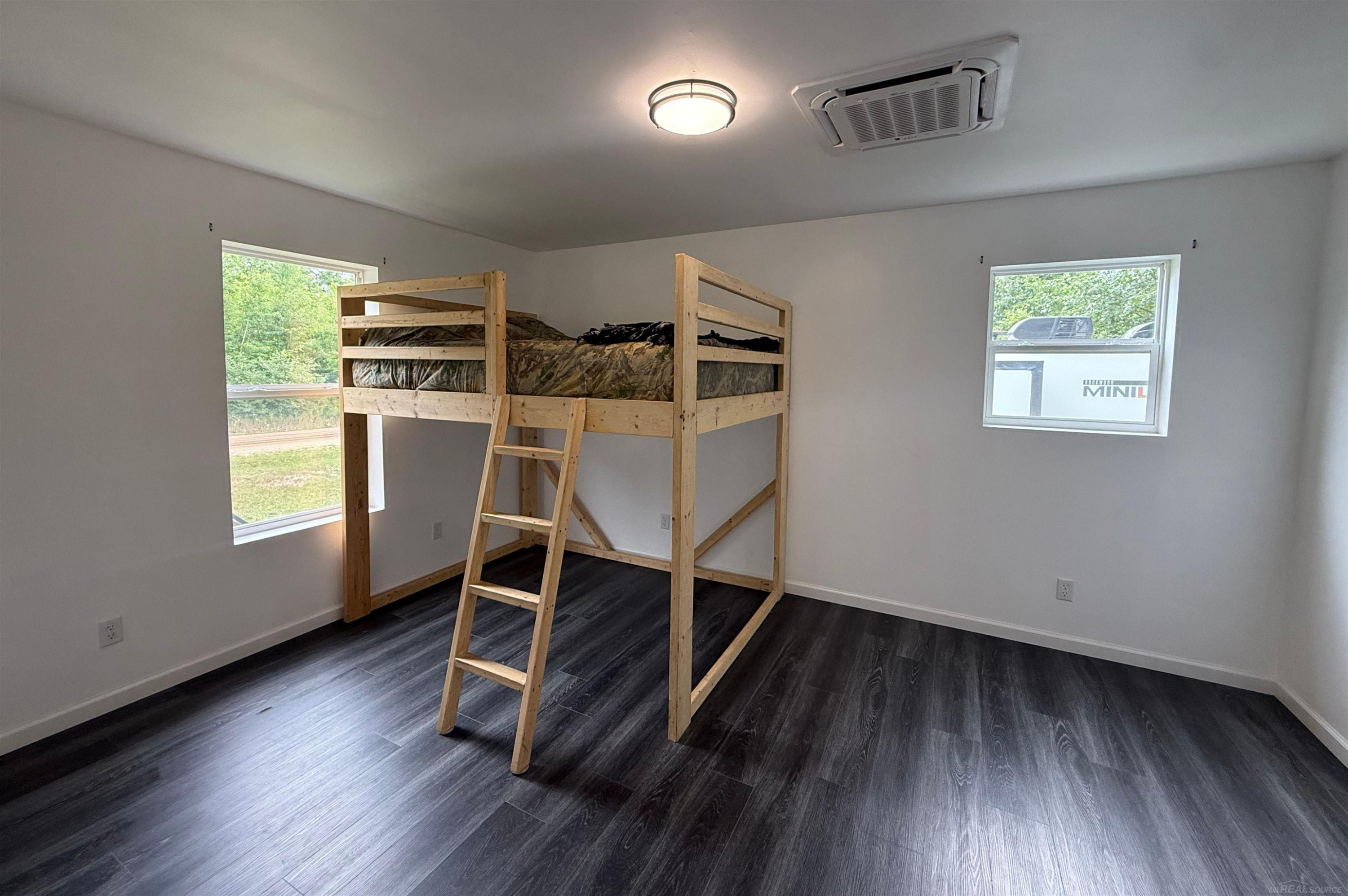 8659 Wood View Drive, MI 48632 — Photo 8