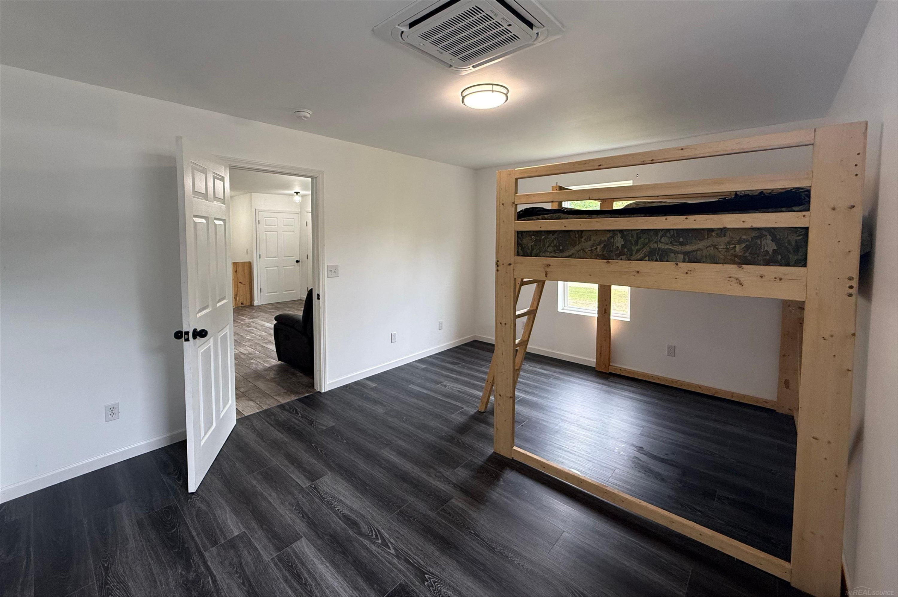 8659 Wood View Drive, MI 48632 — Photo 9