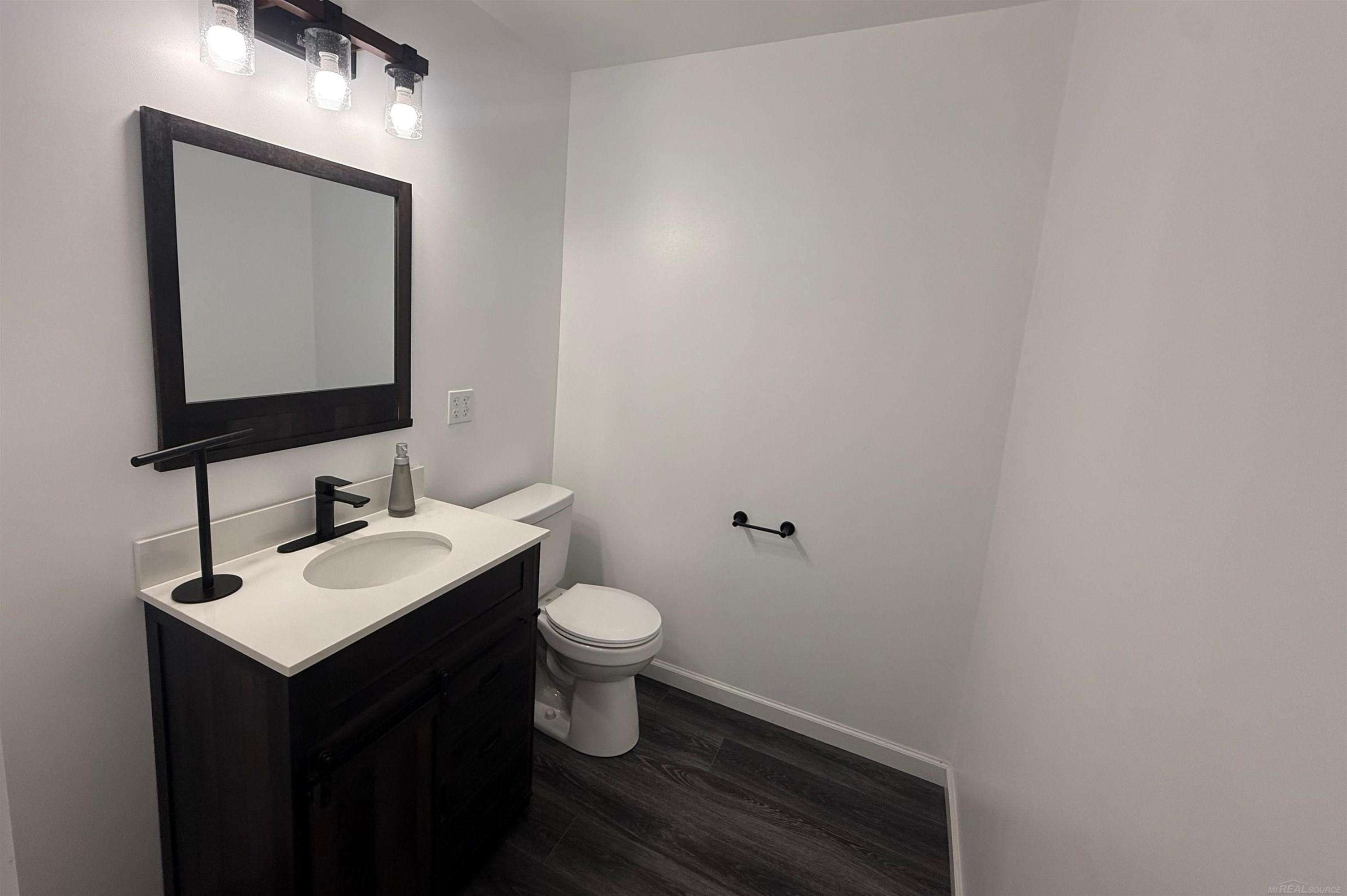 8659 Wood View Drive, MI 48632 — Photo 13