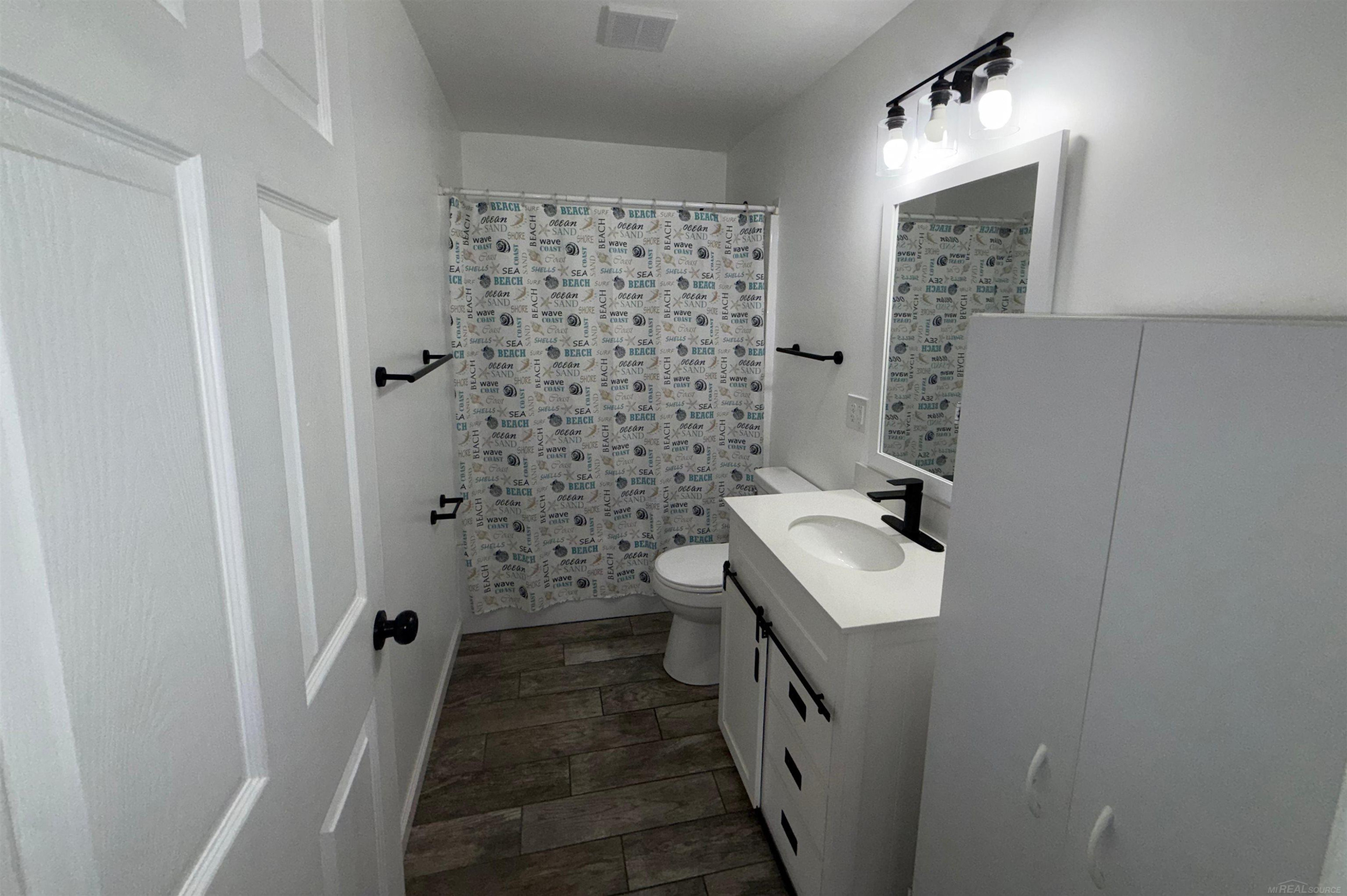 8659 Wood View Drive, MI 48632 — Photo 14