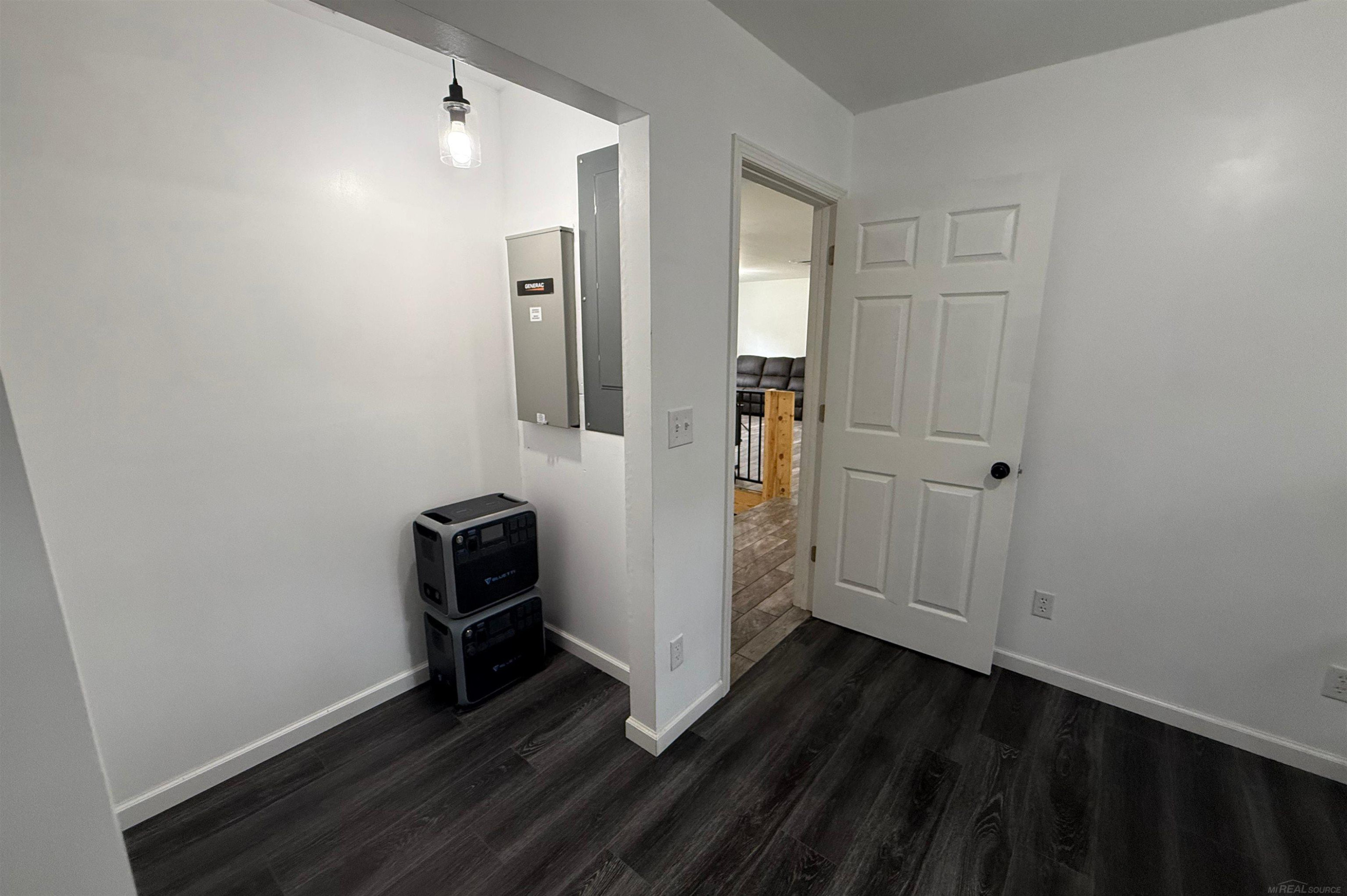 8659 Wood View Drive, MI 48632 — Photo 19