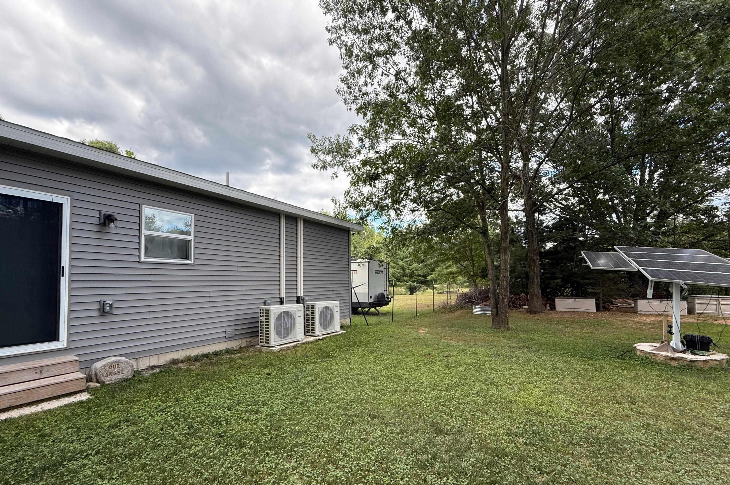 8659 Wood View Drive, MI 48632 — Photo 33