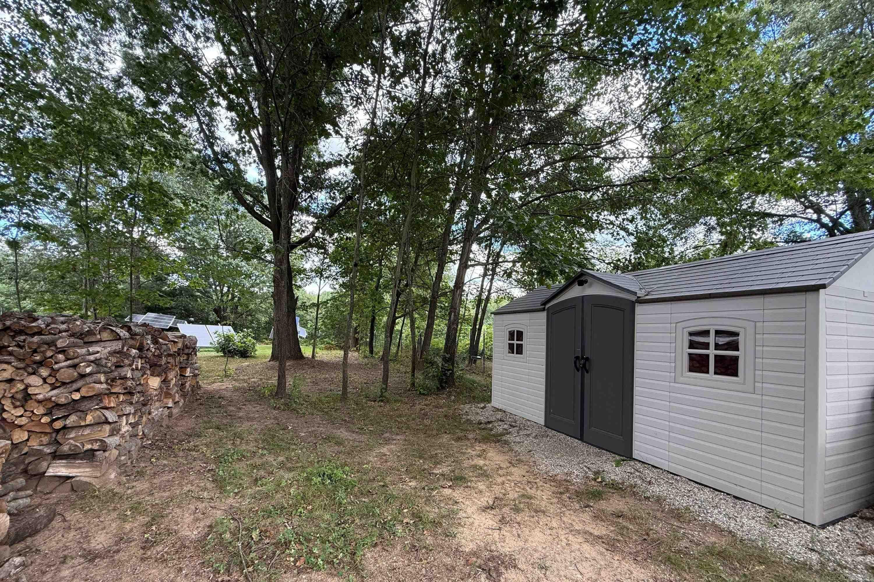 8659 Wood View Drive, MI 48632 — Photo 36