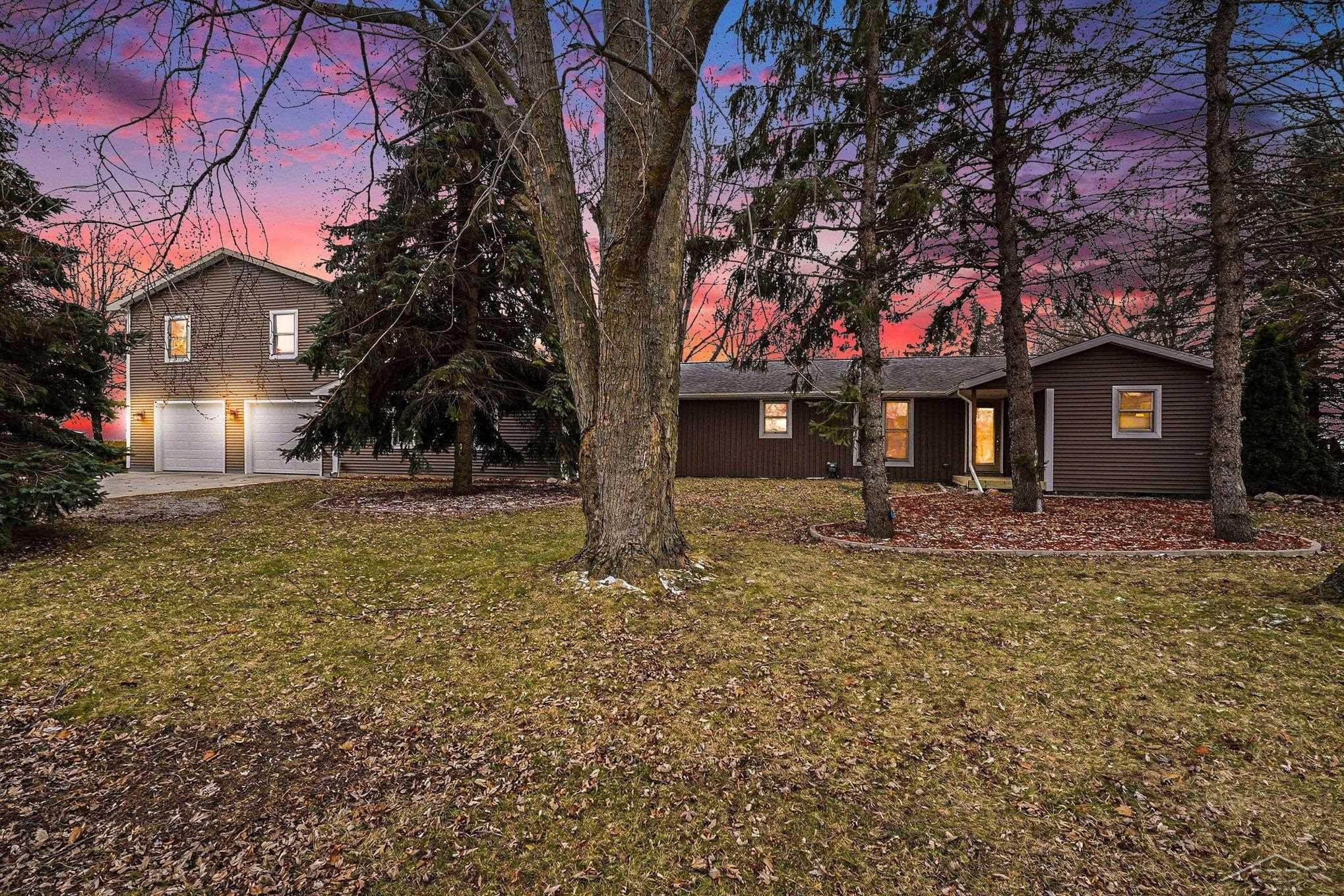 2148 E Wheeler Road, Bay City, MI 48706 — front exterior