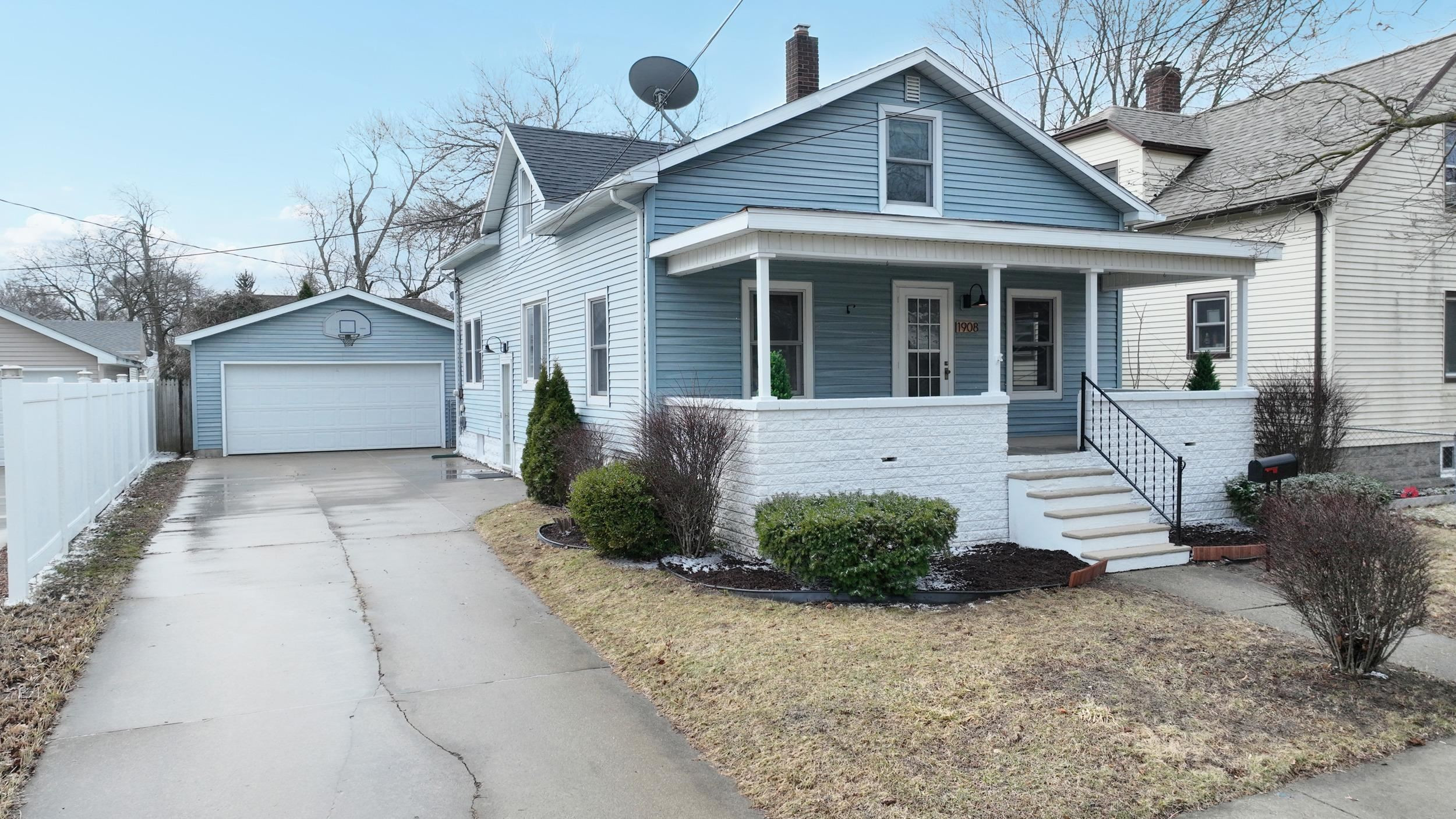 1908 PRAIRIE Street, Essexville, MI 48732 — front exterior