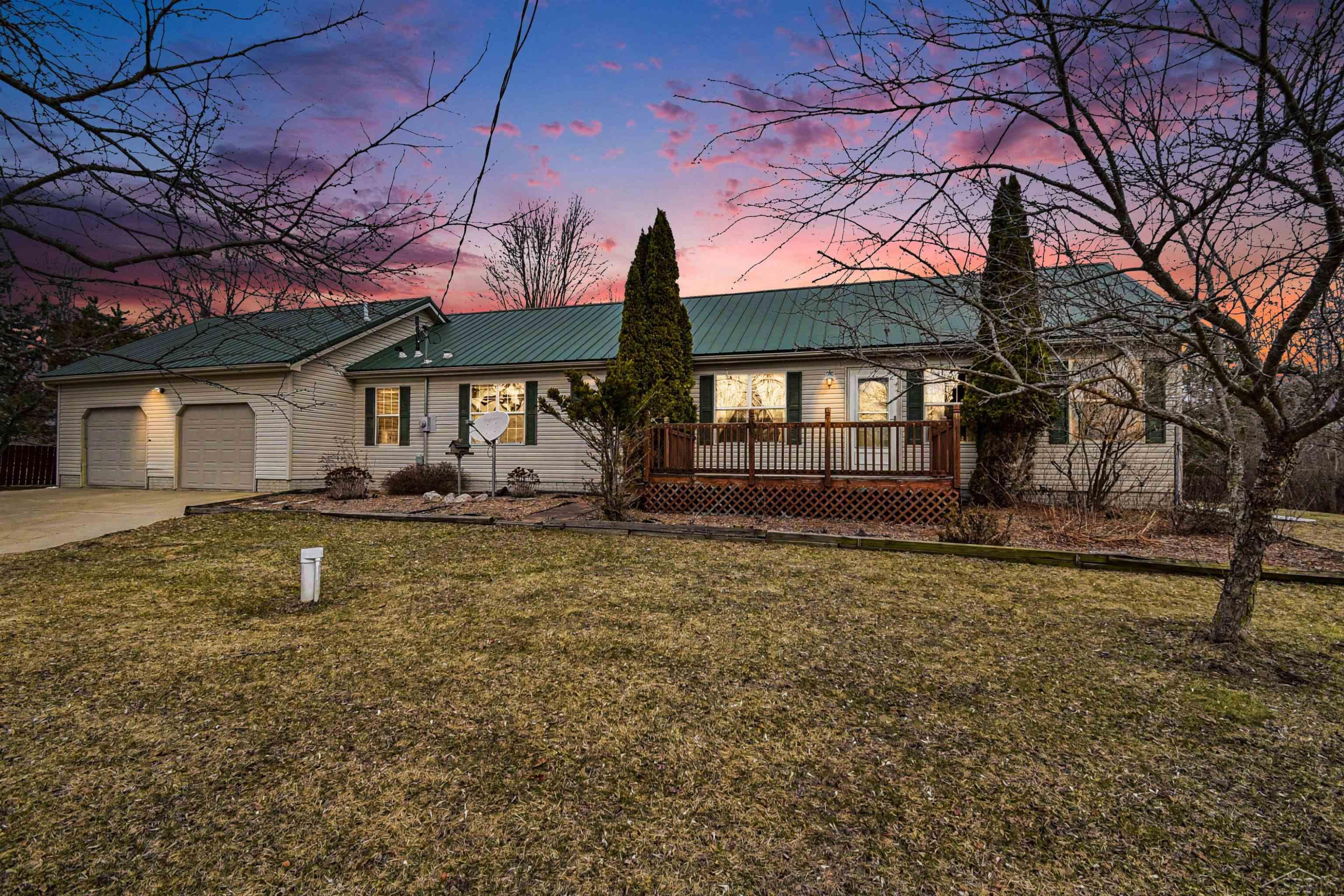 25 E Highwood Road, Beaverton, MI 48612 — front exterior