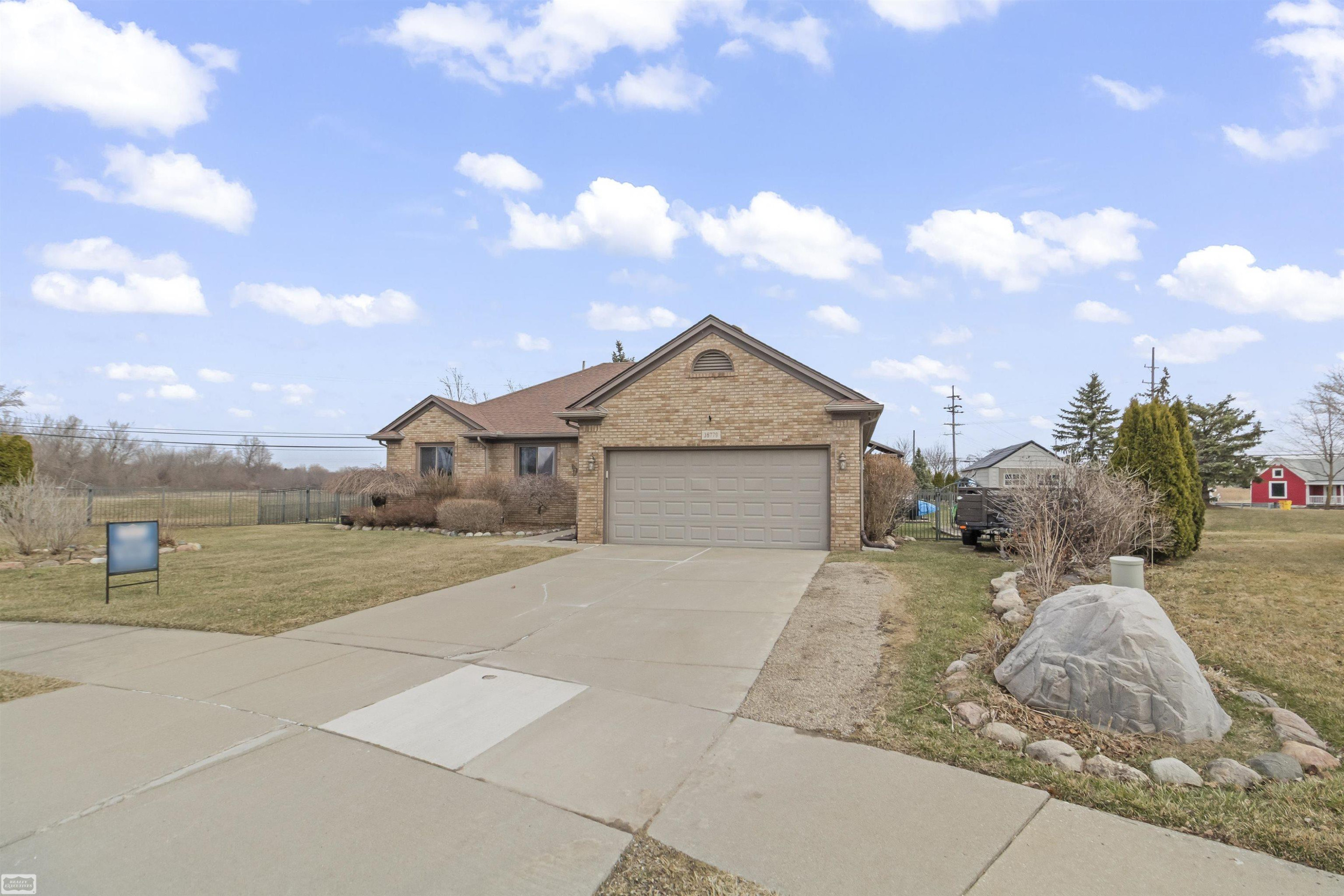 36779 N Pointe Cir Street, New Baltimore, MI 48047 — Photo 32