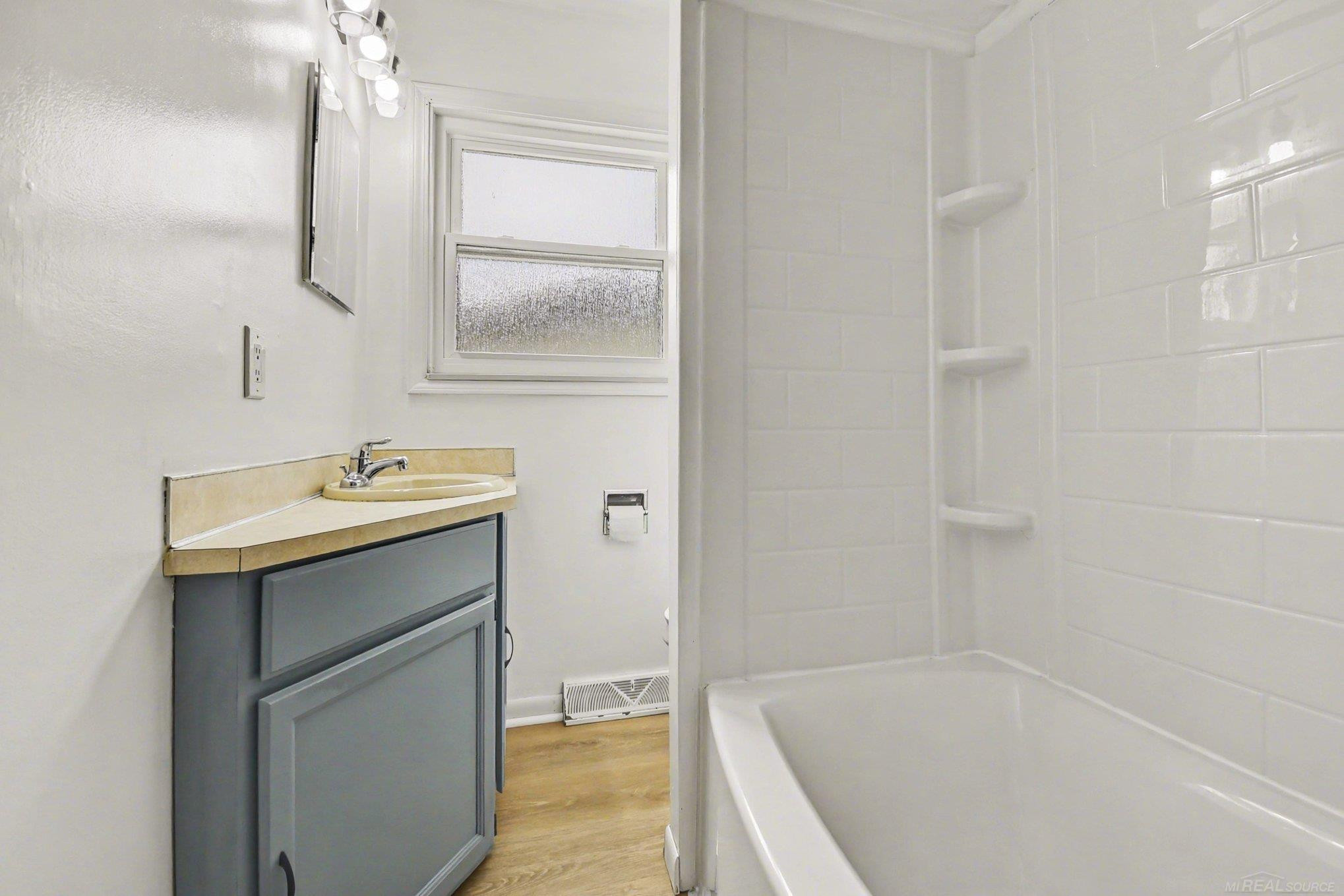 923 Wheelock Drive Street, Freeland, MI 48623 — Photo 11