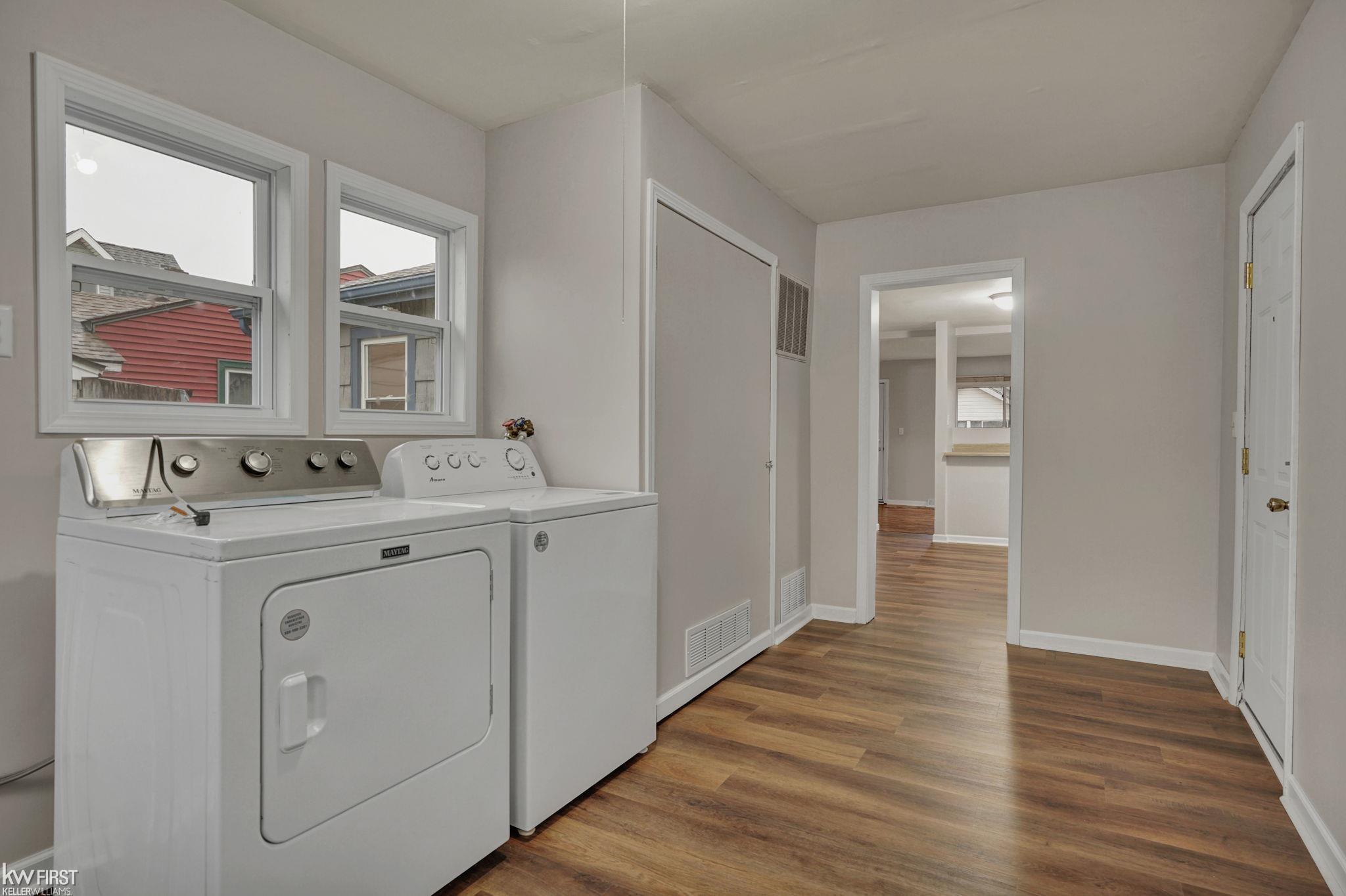 2068 E Boatfield Avenue, Burton, MI 48529 — Photo 10