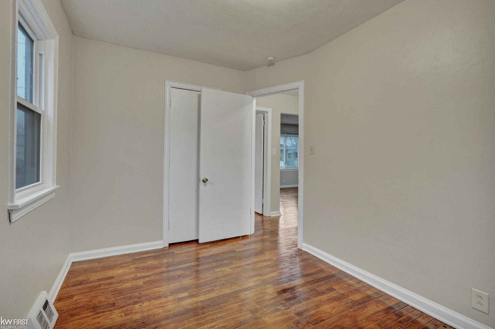 2068 E Boatfield Avenue, Burton, MI 48529 — Photo 15