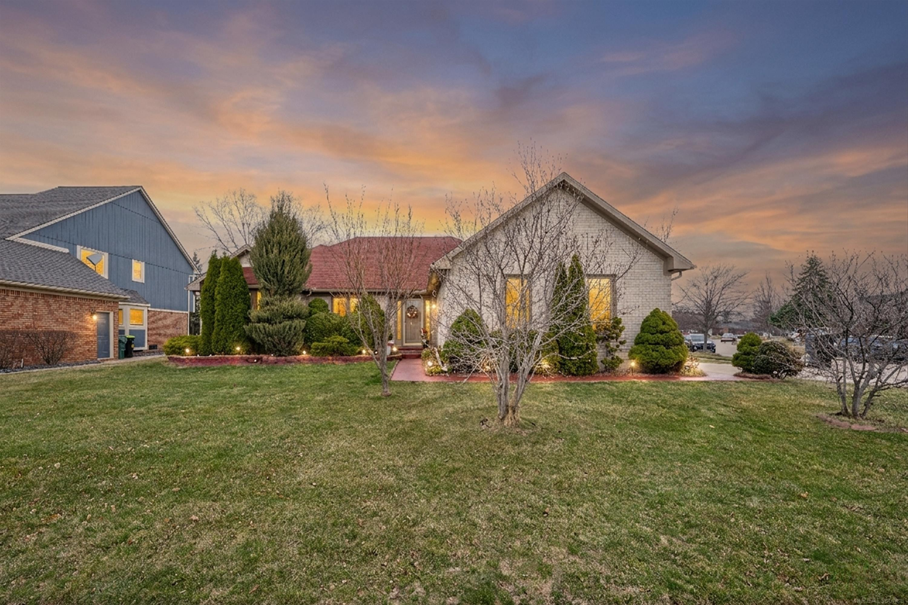 47310 Beacon Square Drive, Macomb, MI 48044 — front exterior