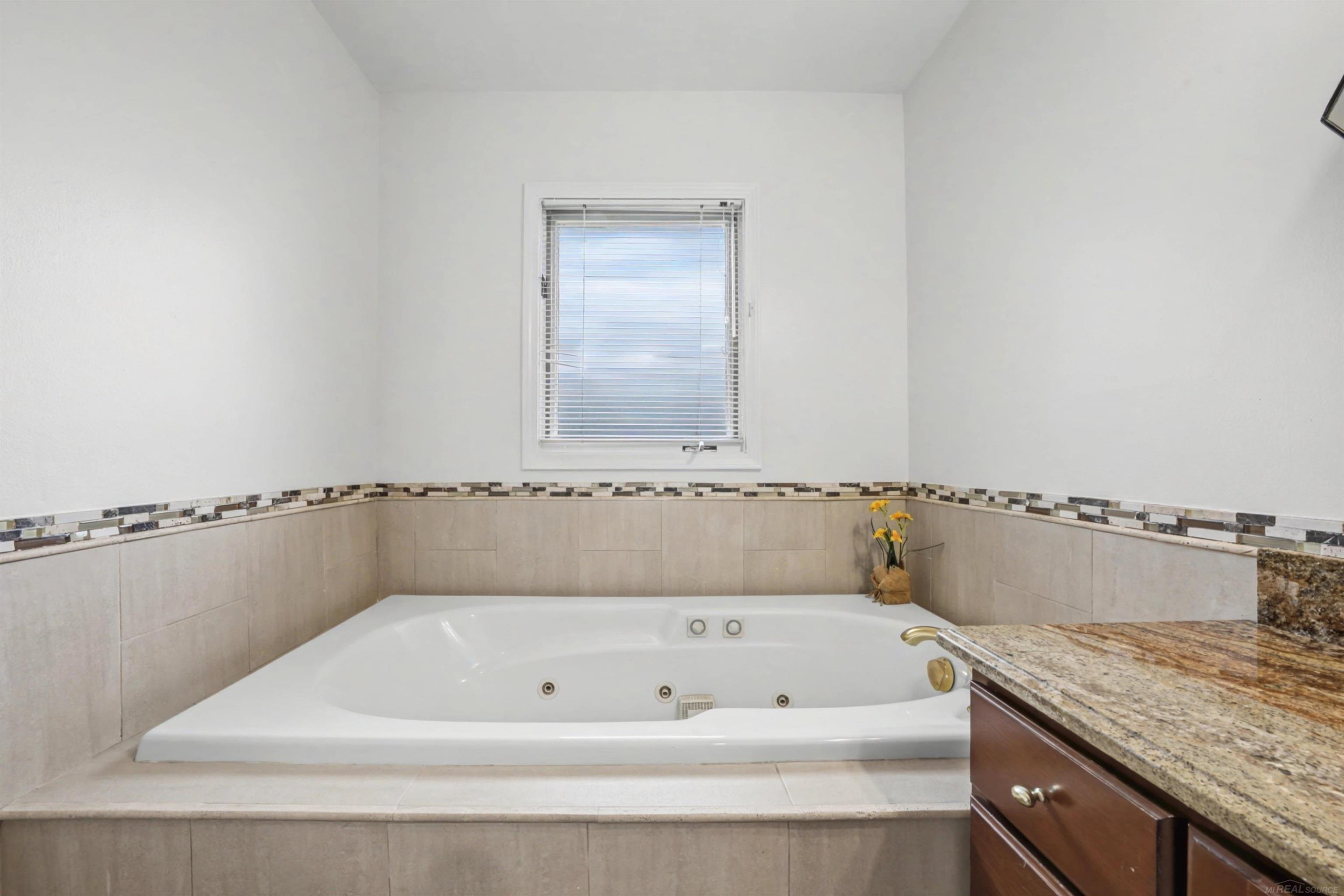 47310 Beacon Square Drive, Macomb, MI 48044 — Photo 18