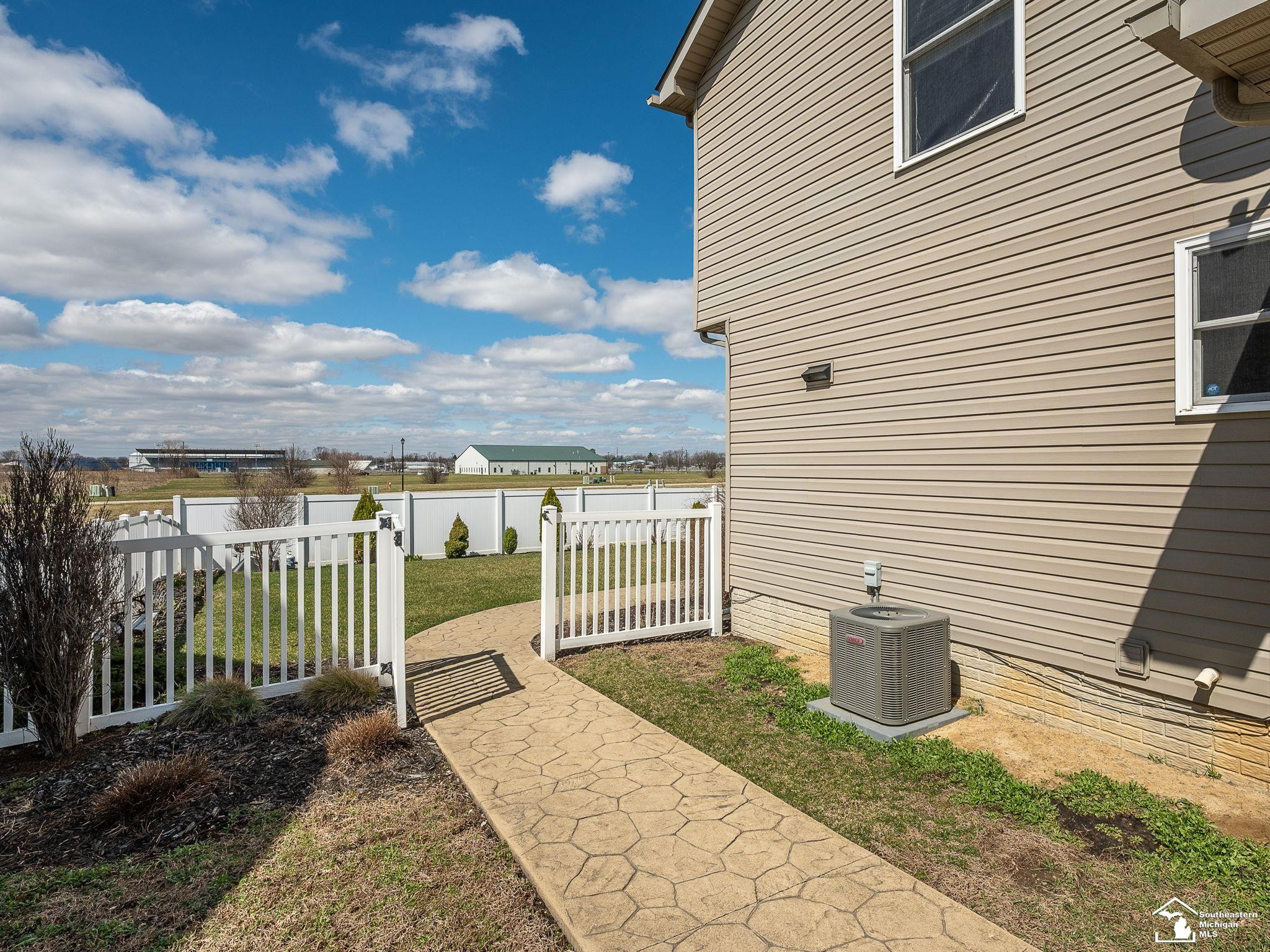 784 E Sweet Briar Lane, Monroe, MI 48161 — Photo 31