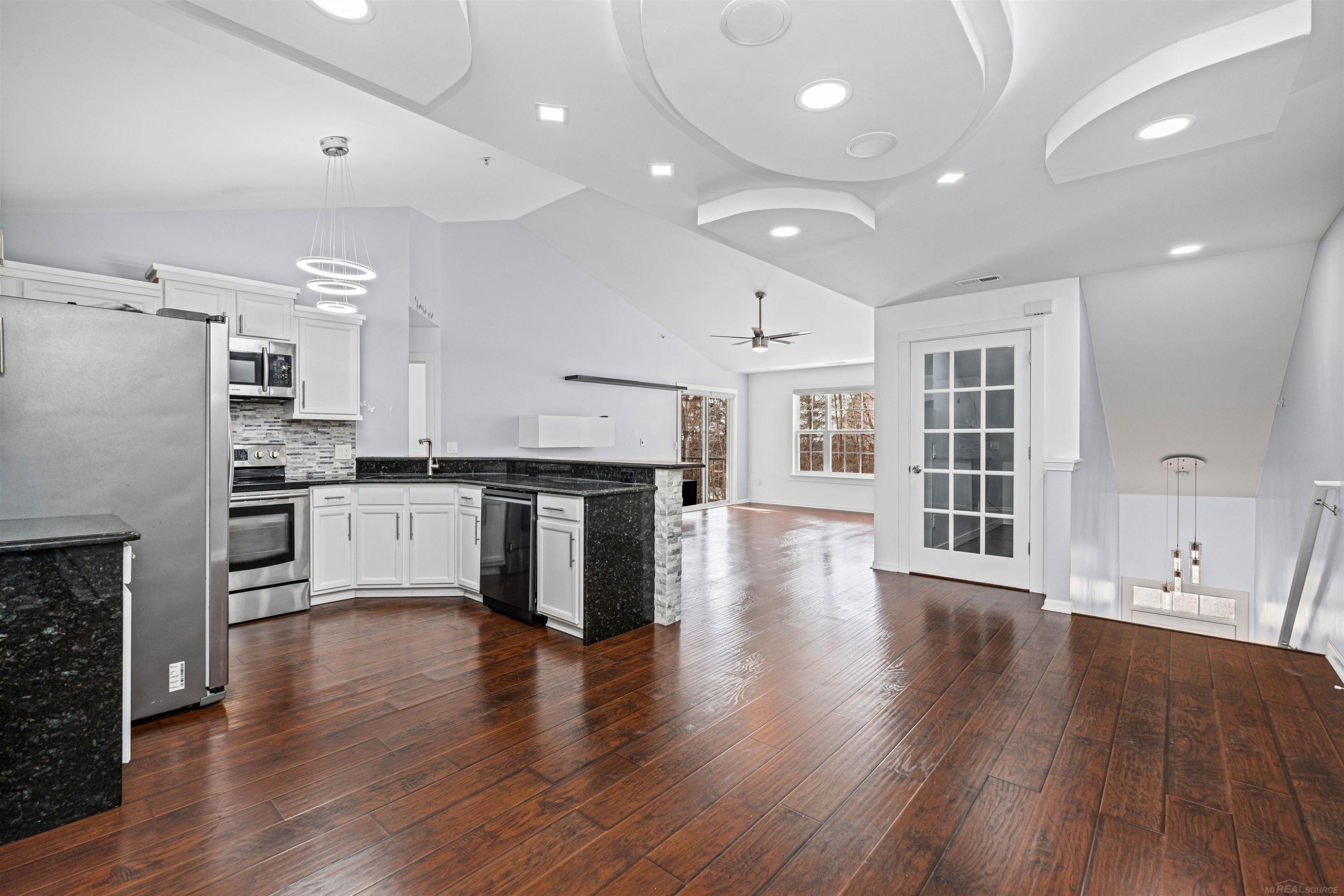 49143 W WOODS Drive, Shelby Twp, MI 48317 — Photo 5