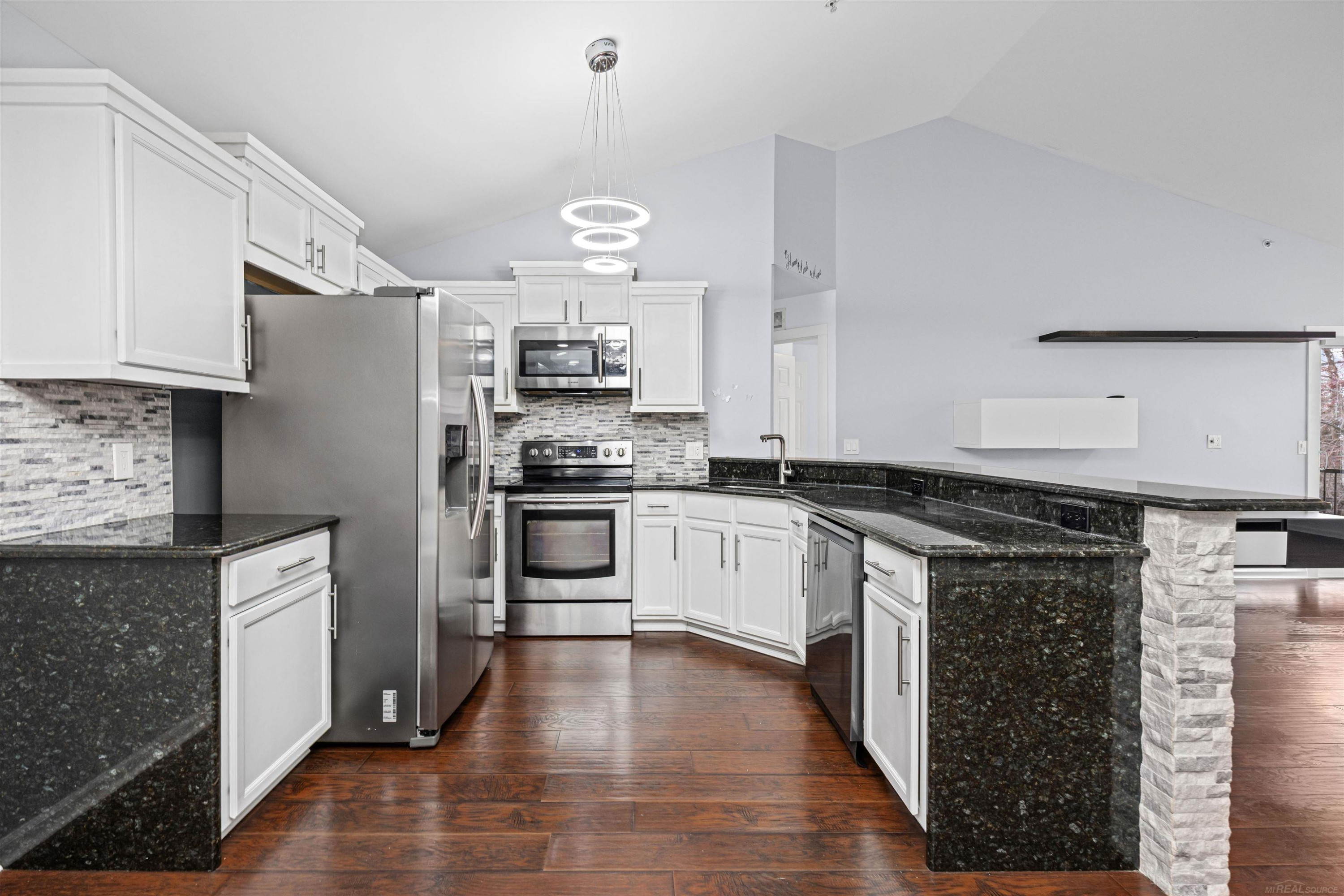49143 W WOODS Drive, Shelby Twp, MI 48317 — Photo 8
