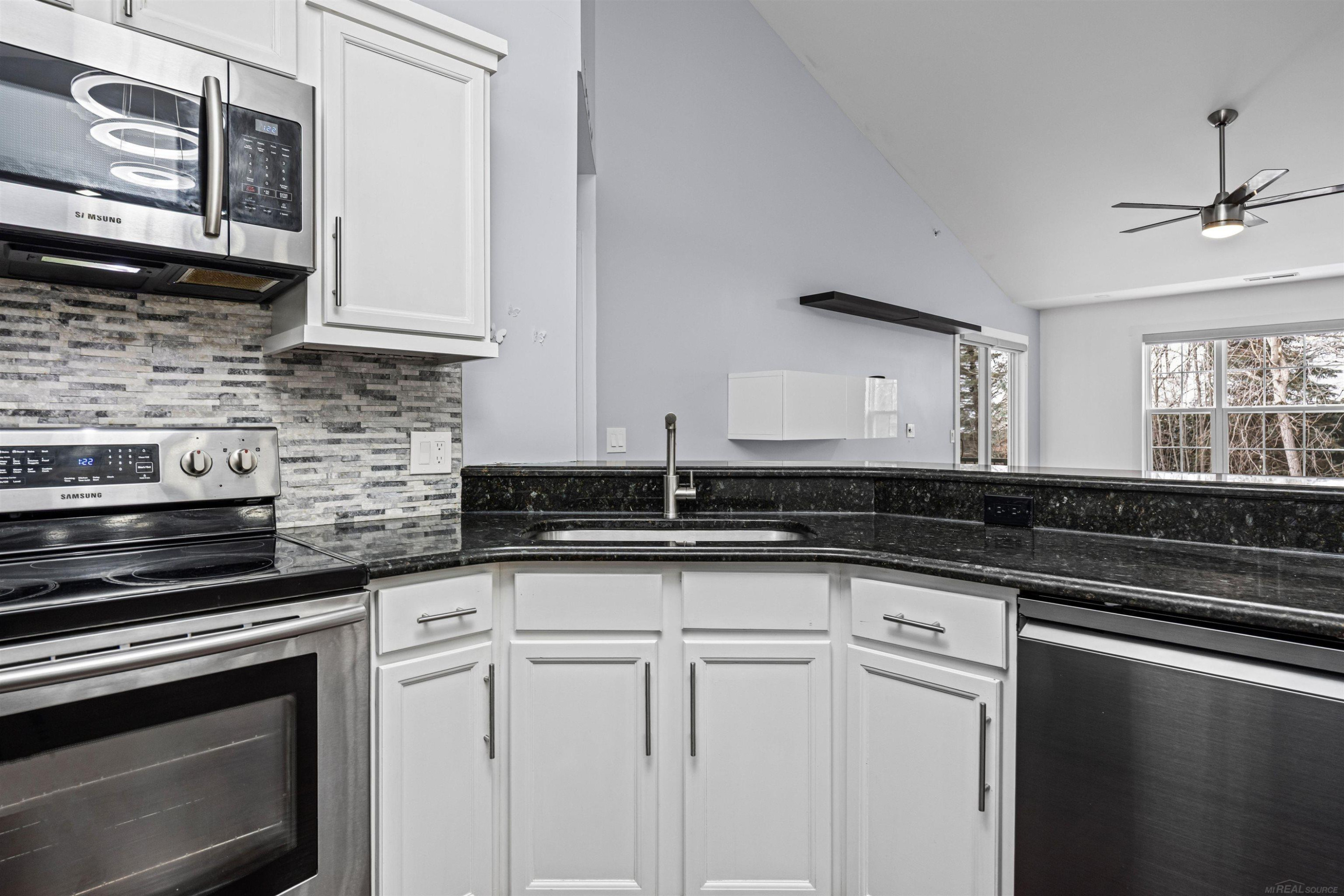 49143 W WOODS Drive, Shelby Twp, MI 48317 — Photo 9