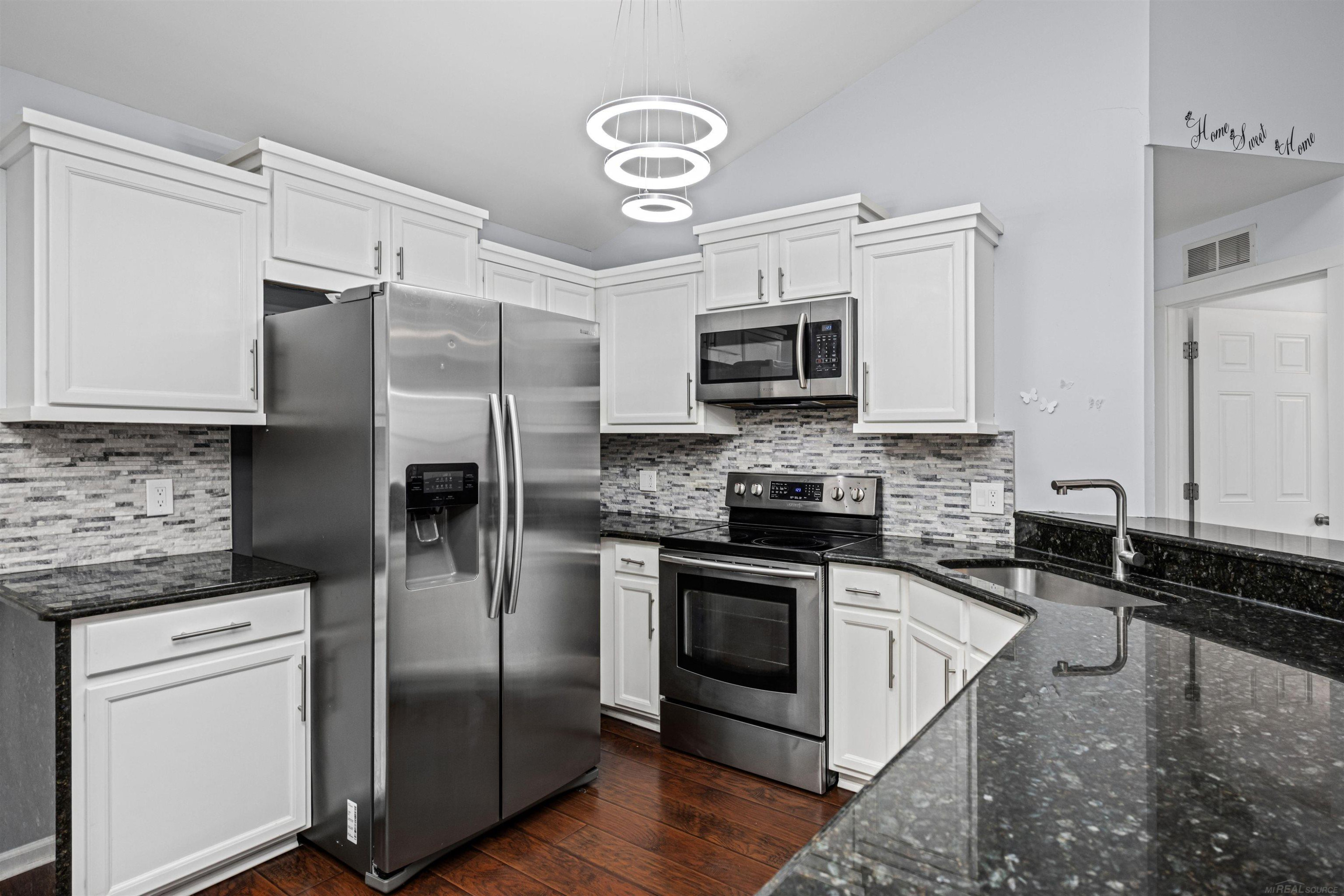 49143 W WOODS Drive, Shelby Twp, MI 48317 — Photo 10