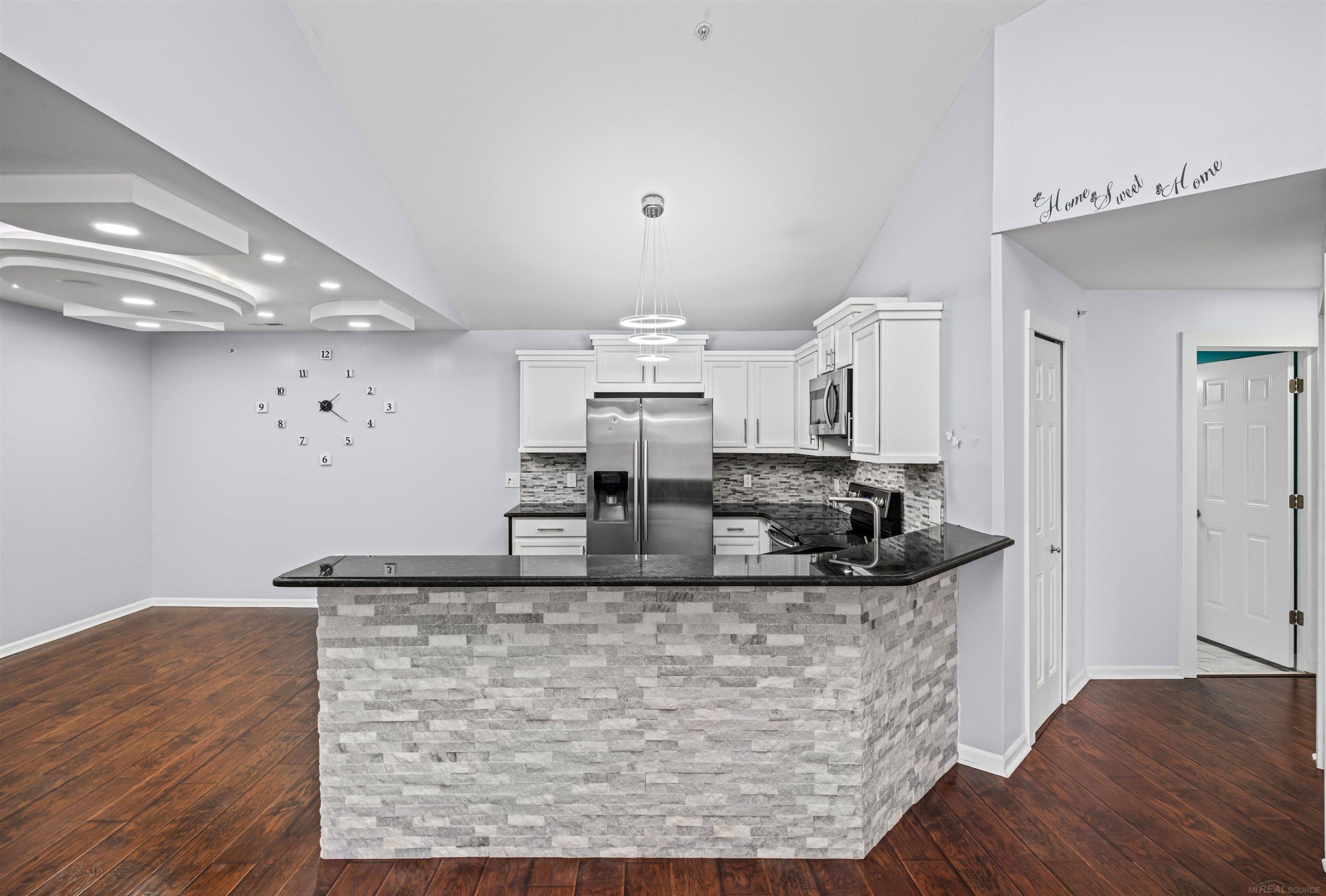 49143 W WOODS Drive, Shelby Twp, MI 48317 — Photo 11