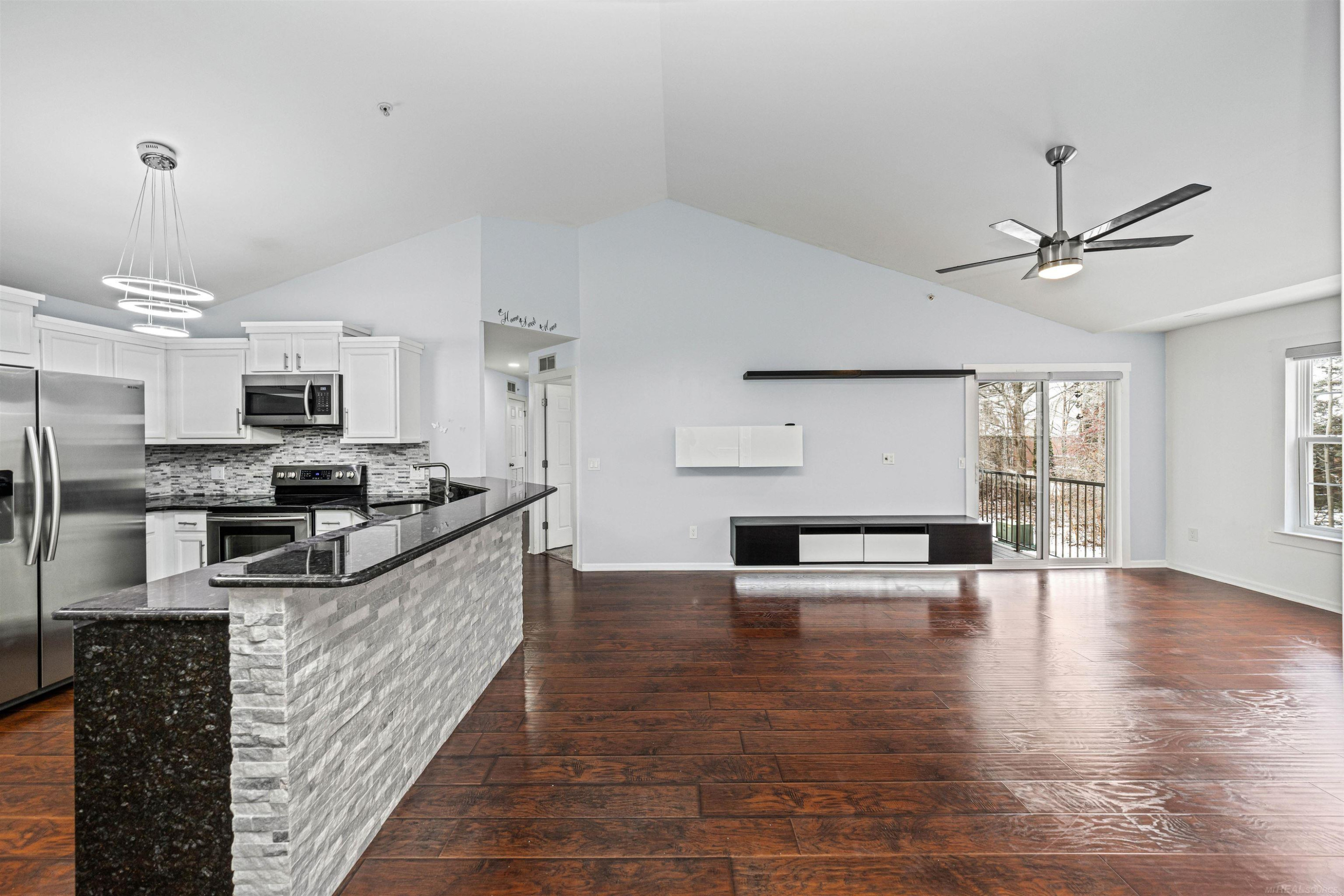 49143 W WOODS Drive, Shelby Twp, MI 48317 — Photo 16