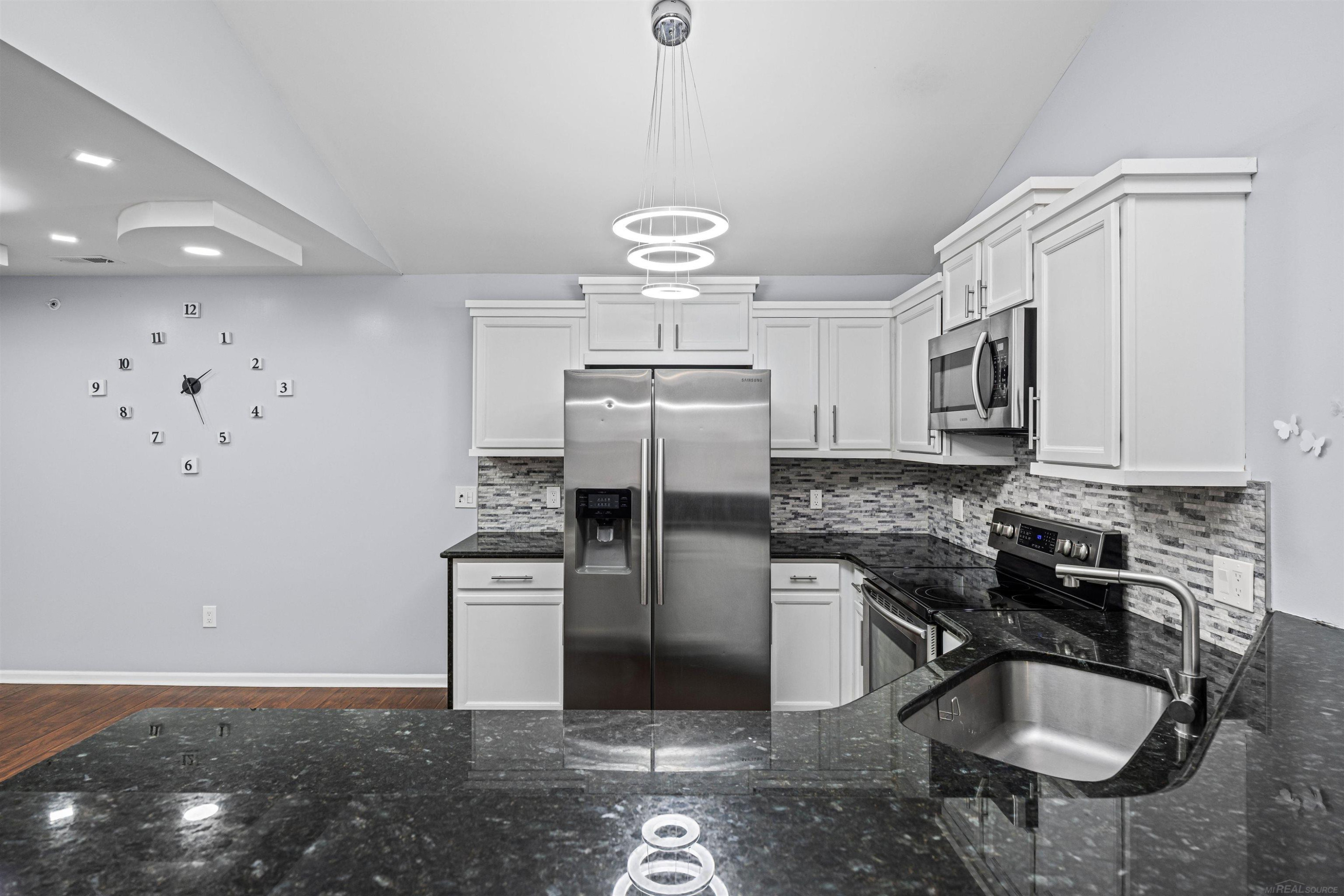 49143 W WOODS Drive, Shelby Twp, MI 48317 — Photo 19