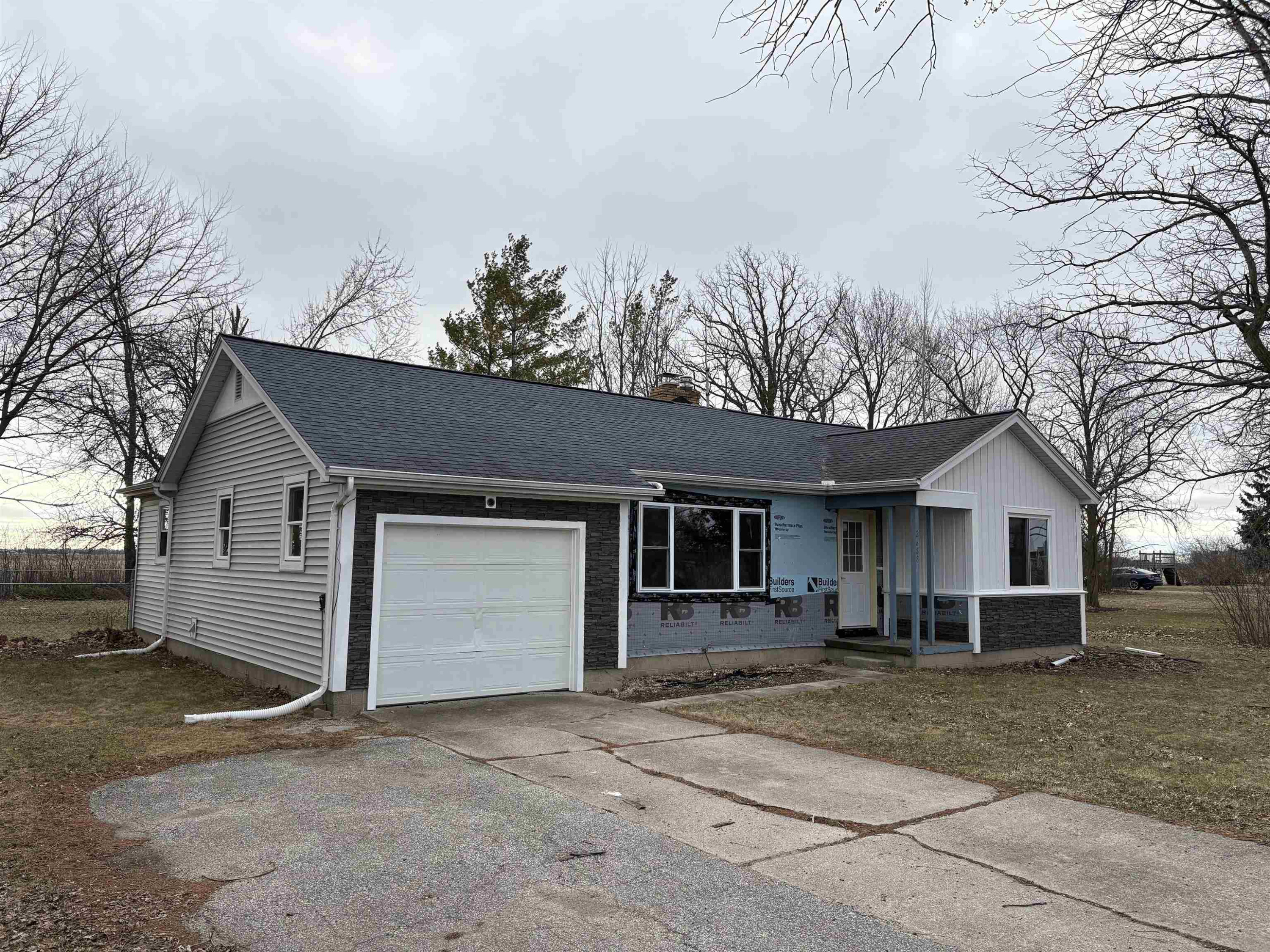 2688 N Portsmouth Road, Saginaw, MI 48601 — front exterior
