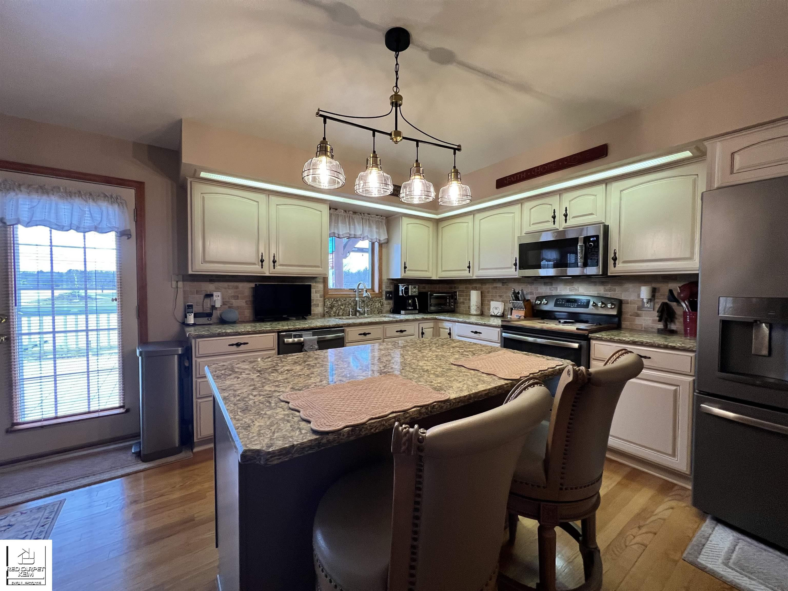 10394 Hills Lane, MI — Photo 11