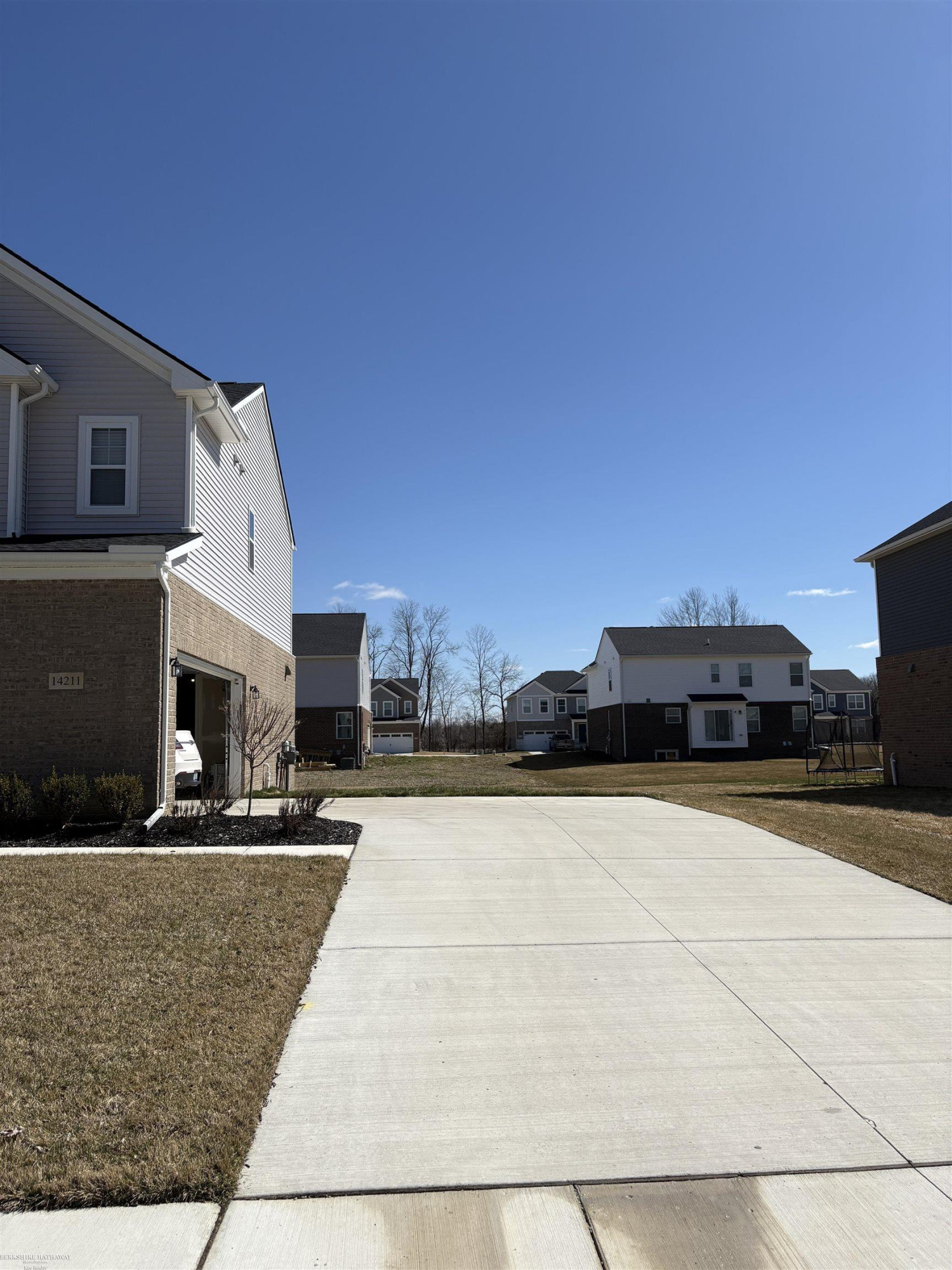 14211 Laurelwood Drive, 60, MI 48111 — Photo 3