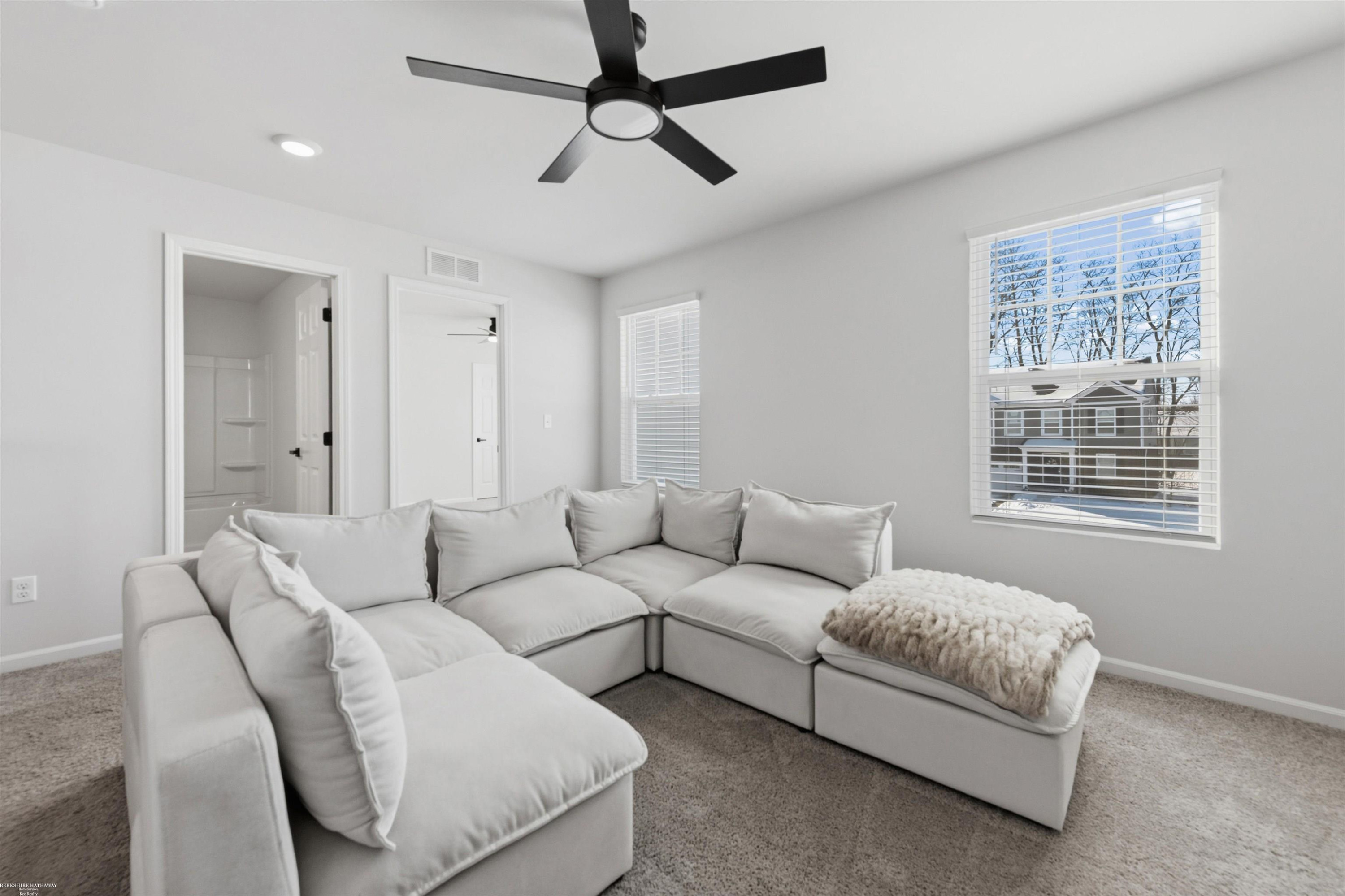 14211 Laurelwood Drive, 60, MI 48111 — Photo 16