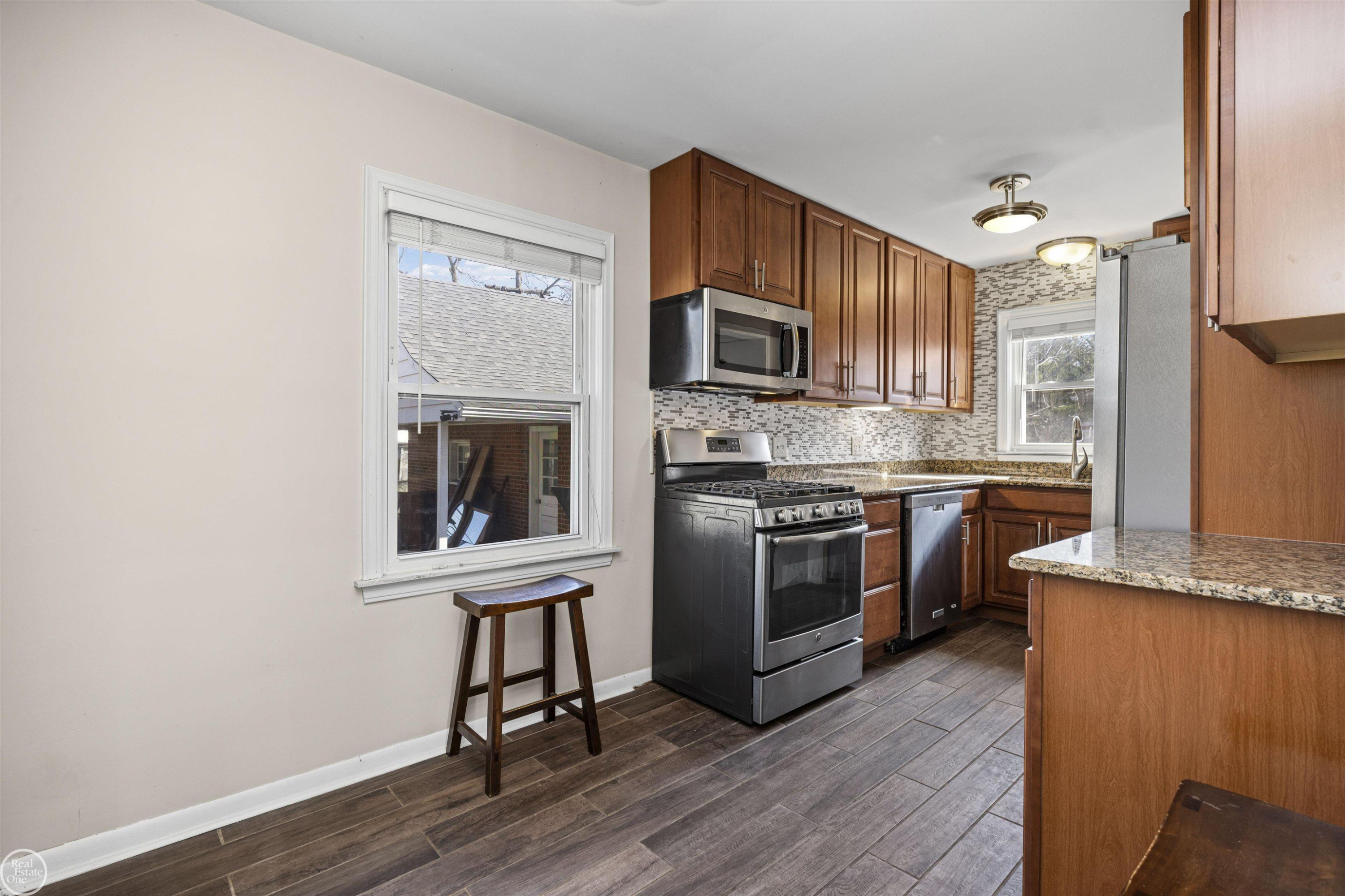 46514 Wright Avenue, Shelby Twp, MI 48317 — Photo 9