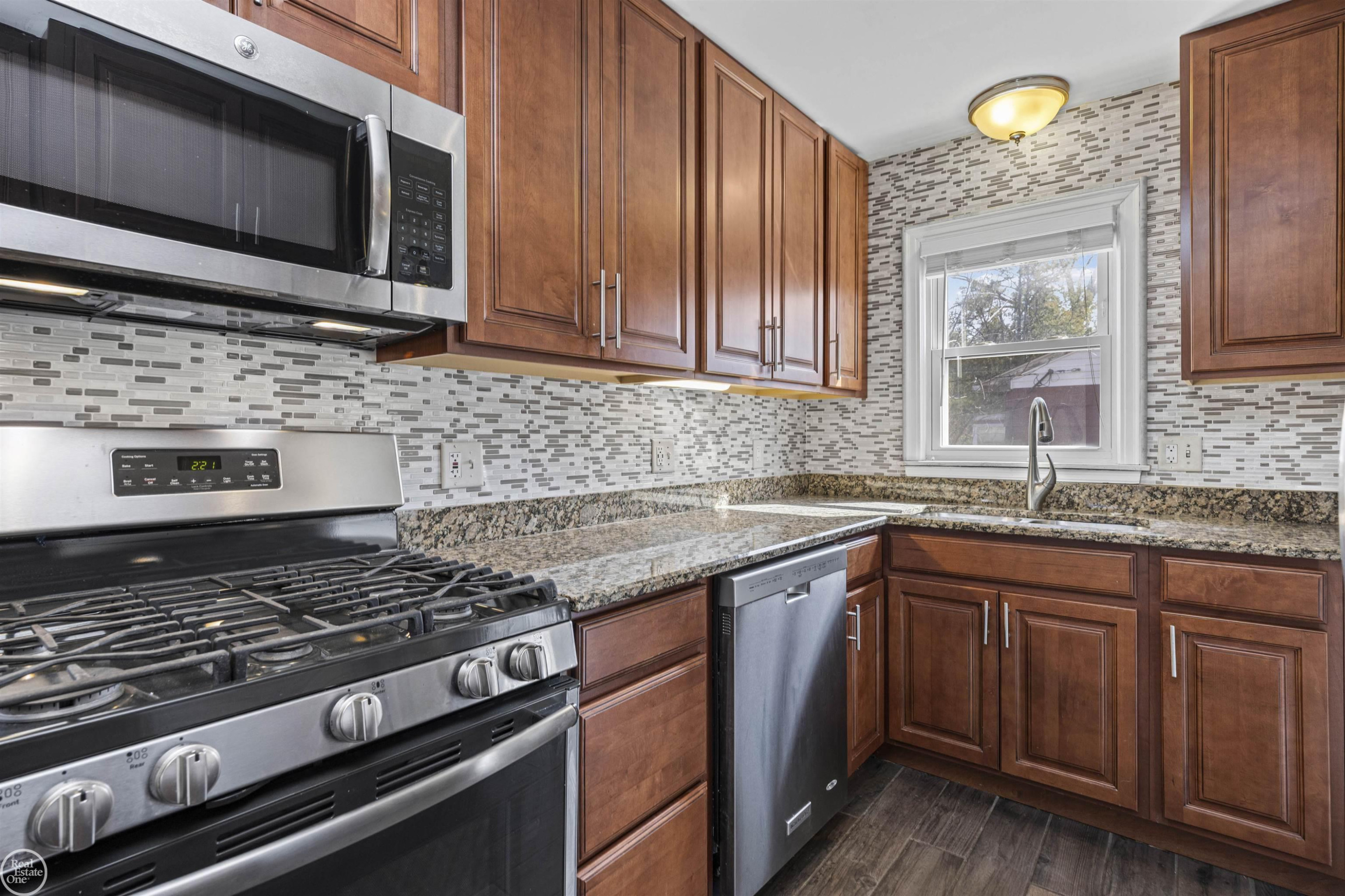 46514 Wright Avenue, Shelby Twp, MI 48317 — Photo 10