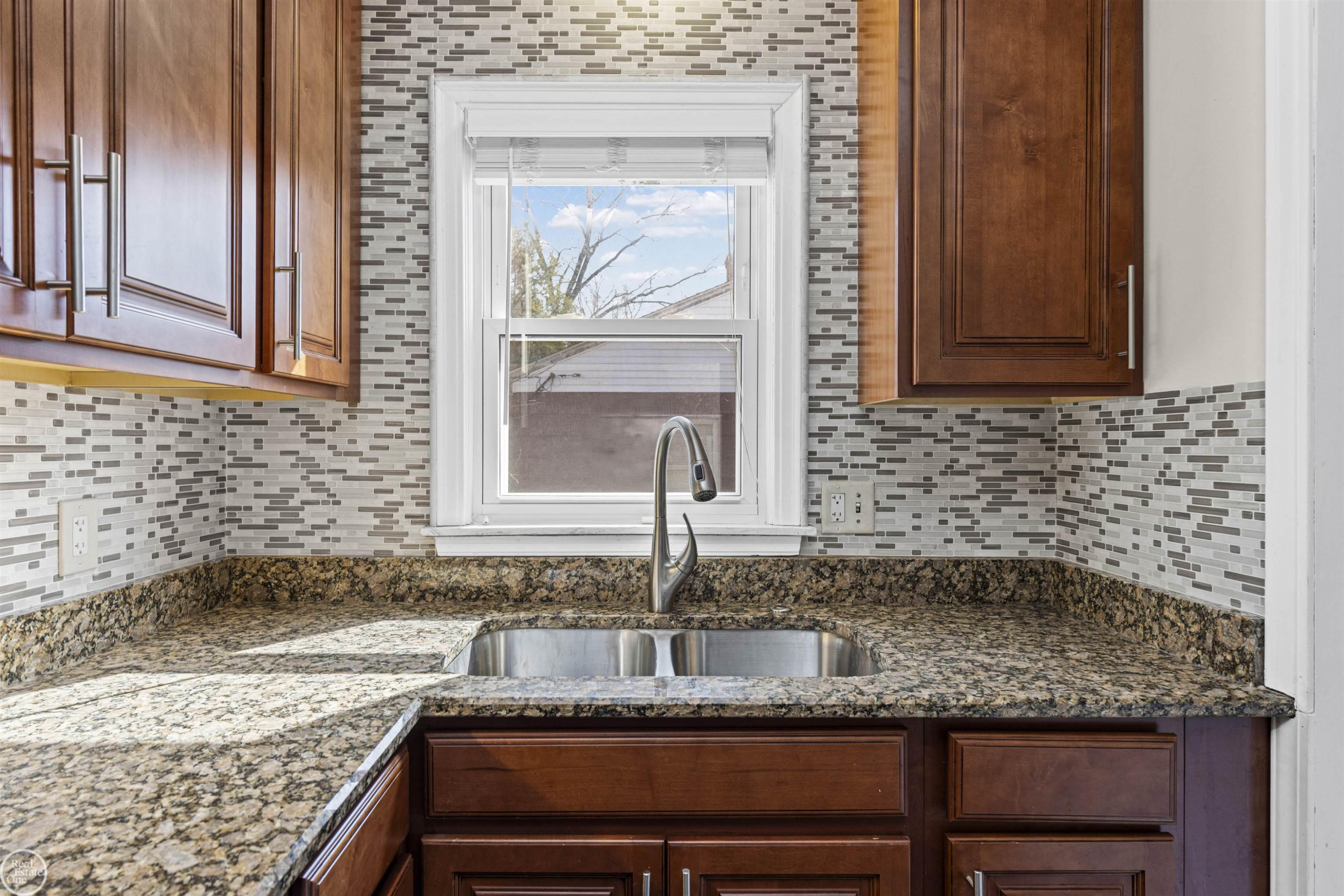 46514 Wright Avenue, Shelby Twp, MI 48317 — Photo 12