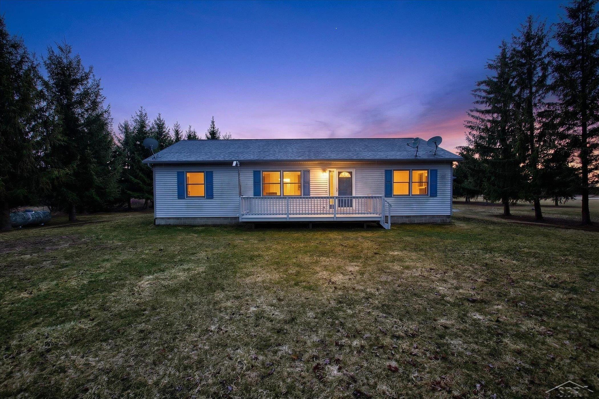 9280 N Lakeshore Road, Port Austin, MI 48467
