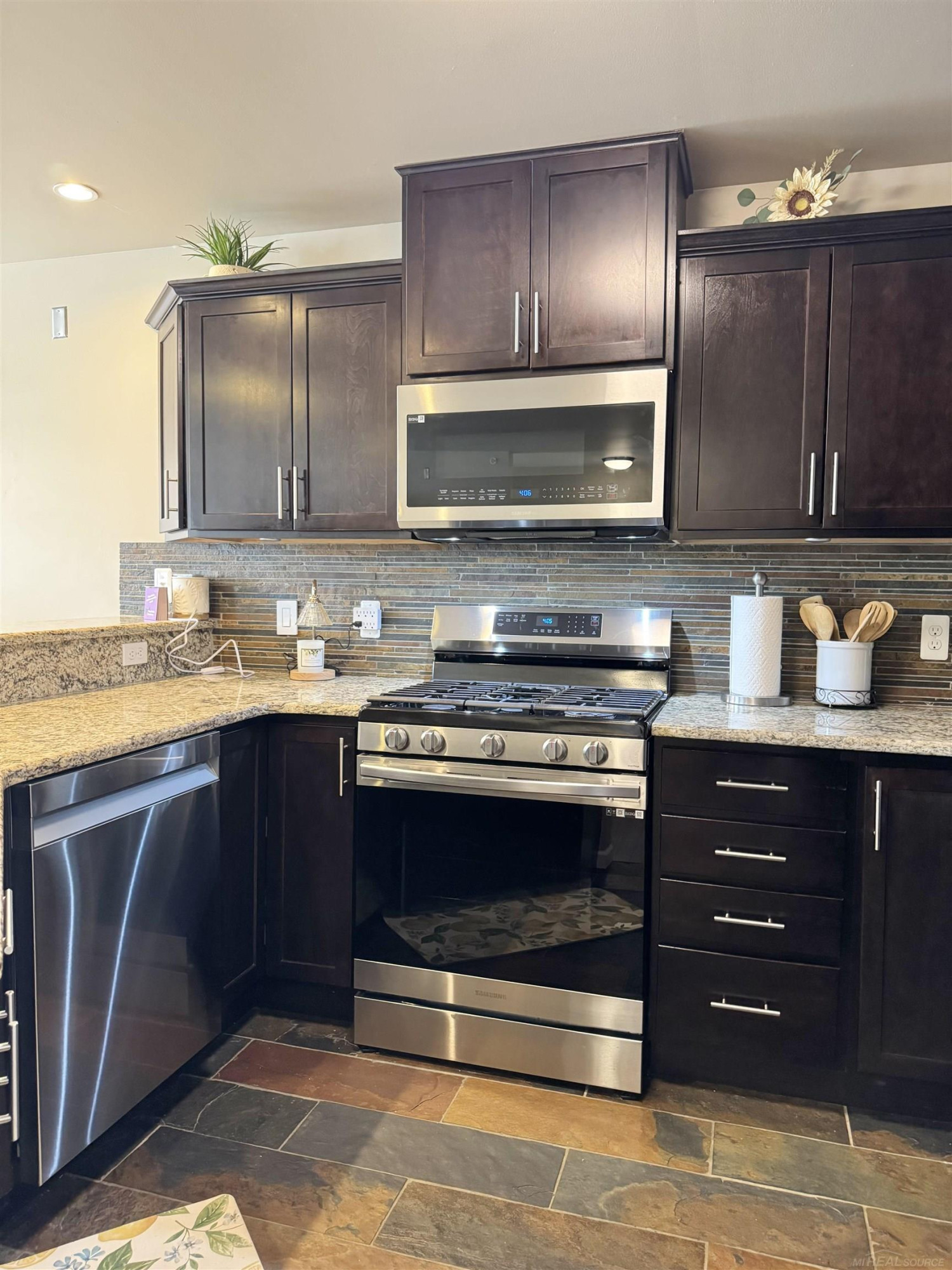 8449 Williamstown Drive, Shelby Twp, MI 48316 — Photo 16